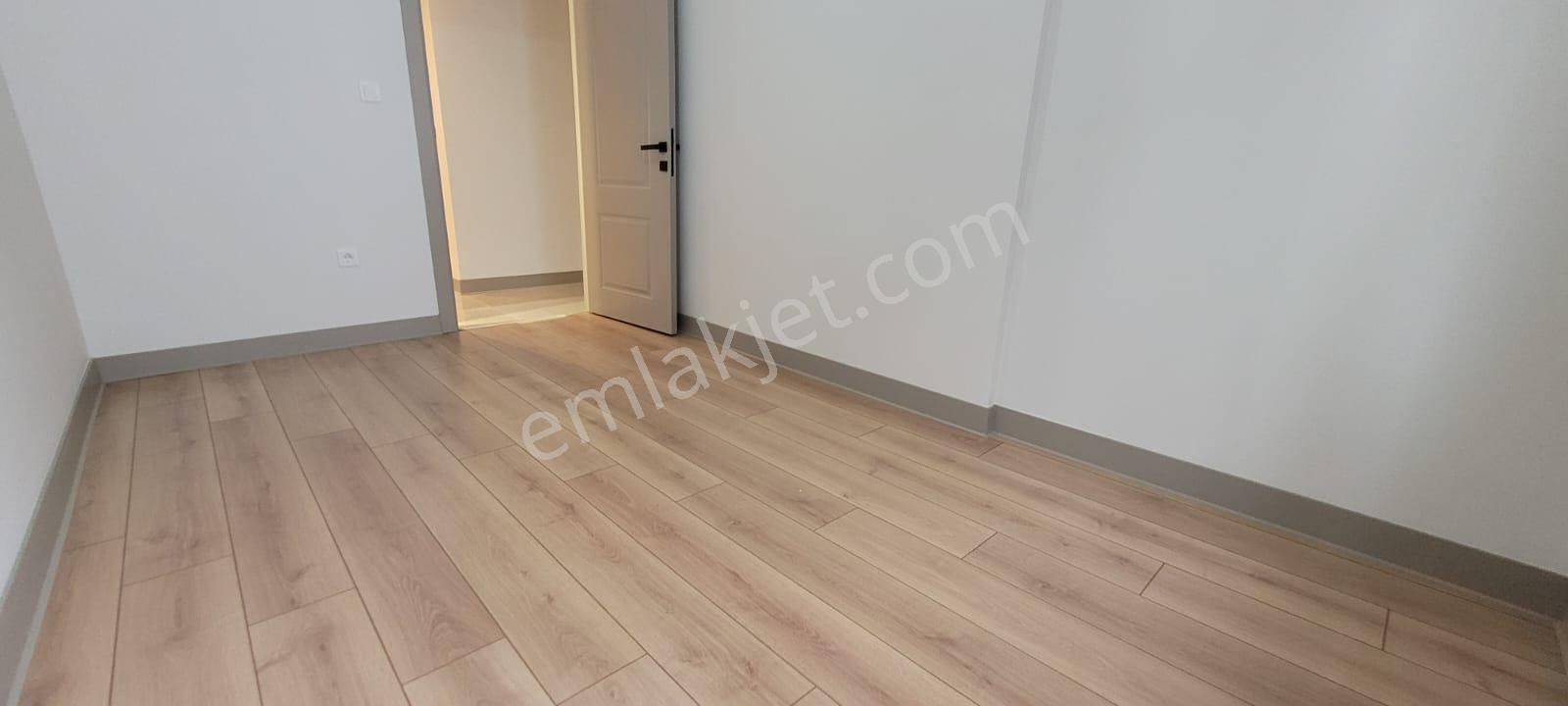 Şenesenevlerde İçi Tamamen Yenilenmiş Net 115m2 3+1 - Görsel 14