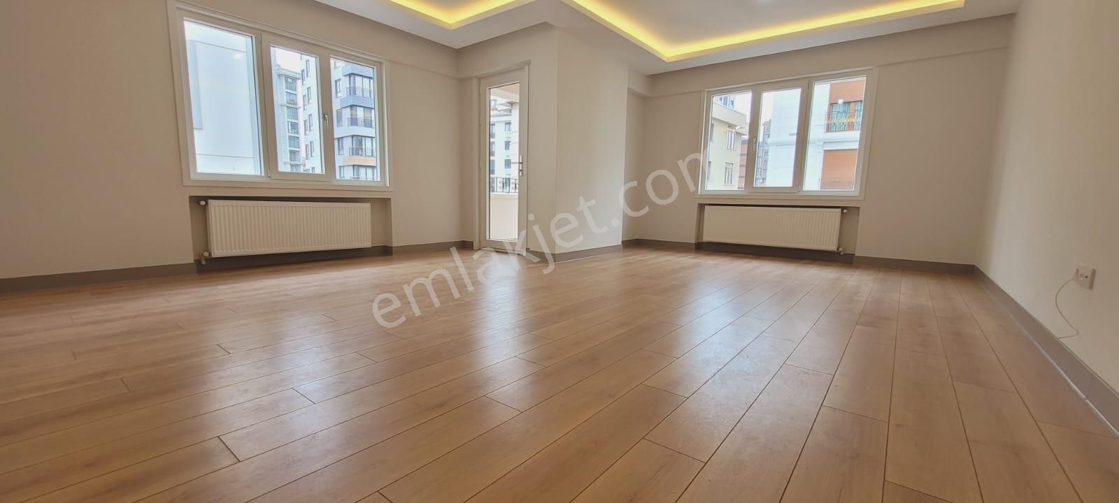 Şenesenevlerde İçi Tamamen Yenilenmiş Net 115m2 3+1