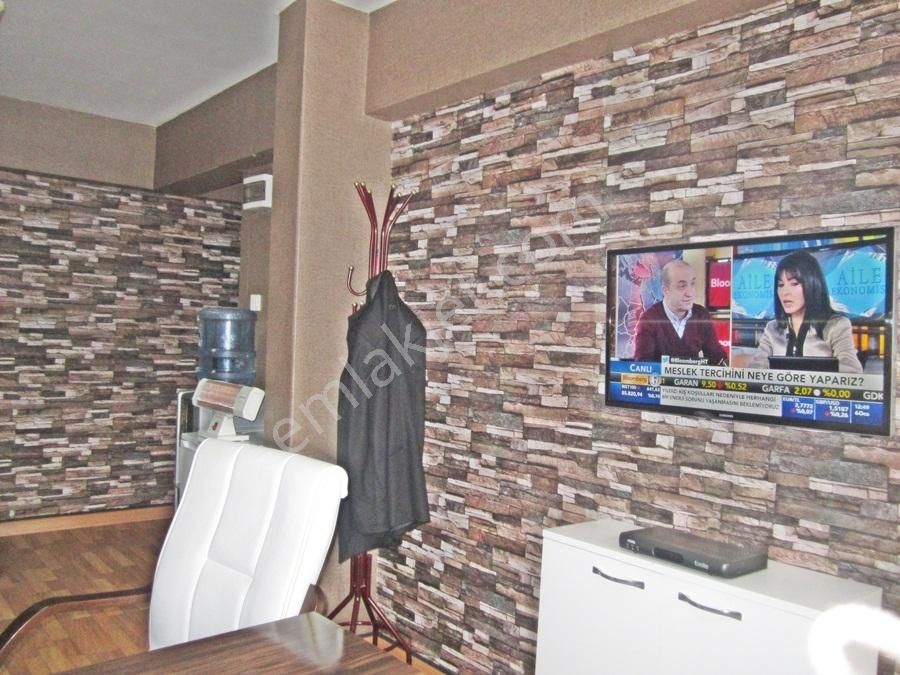 Zeytinlikte Postaneye Avm Lere Yakın 27m2 Eşyalı 1+0 Ofis - Görsel 4