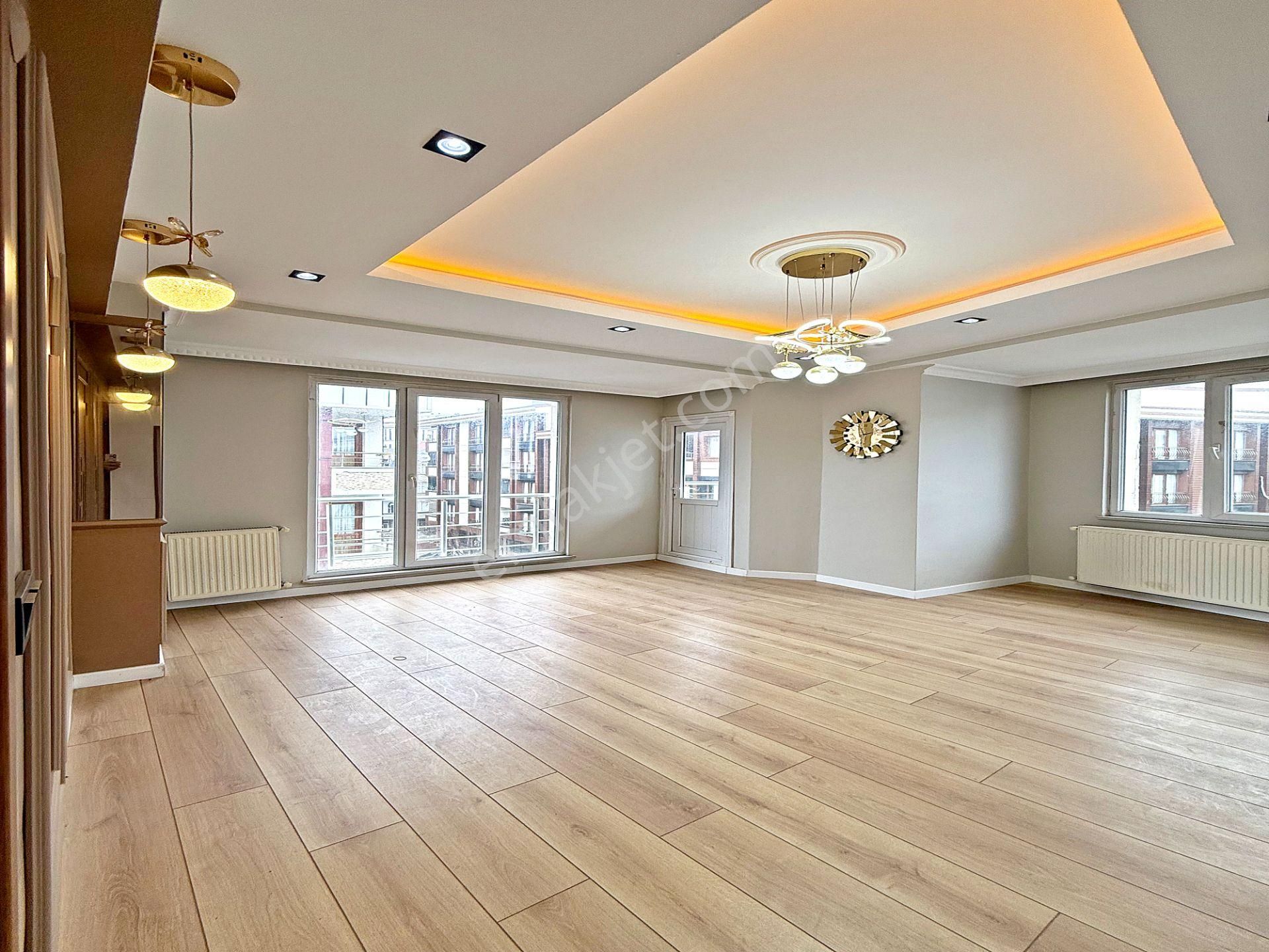 Sultaniye Mahallesinde Lüks Dekorlu Asansörlü Binada 2+1 Ara Kat - Görsel 2