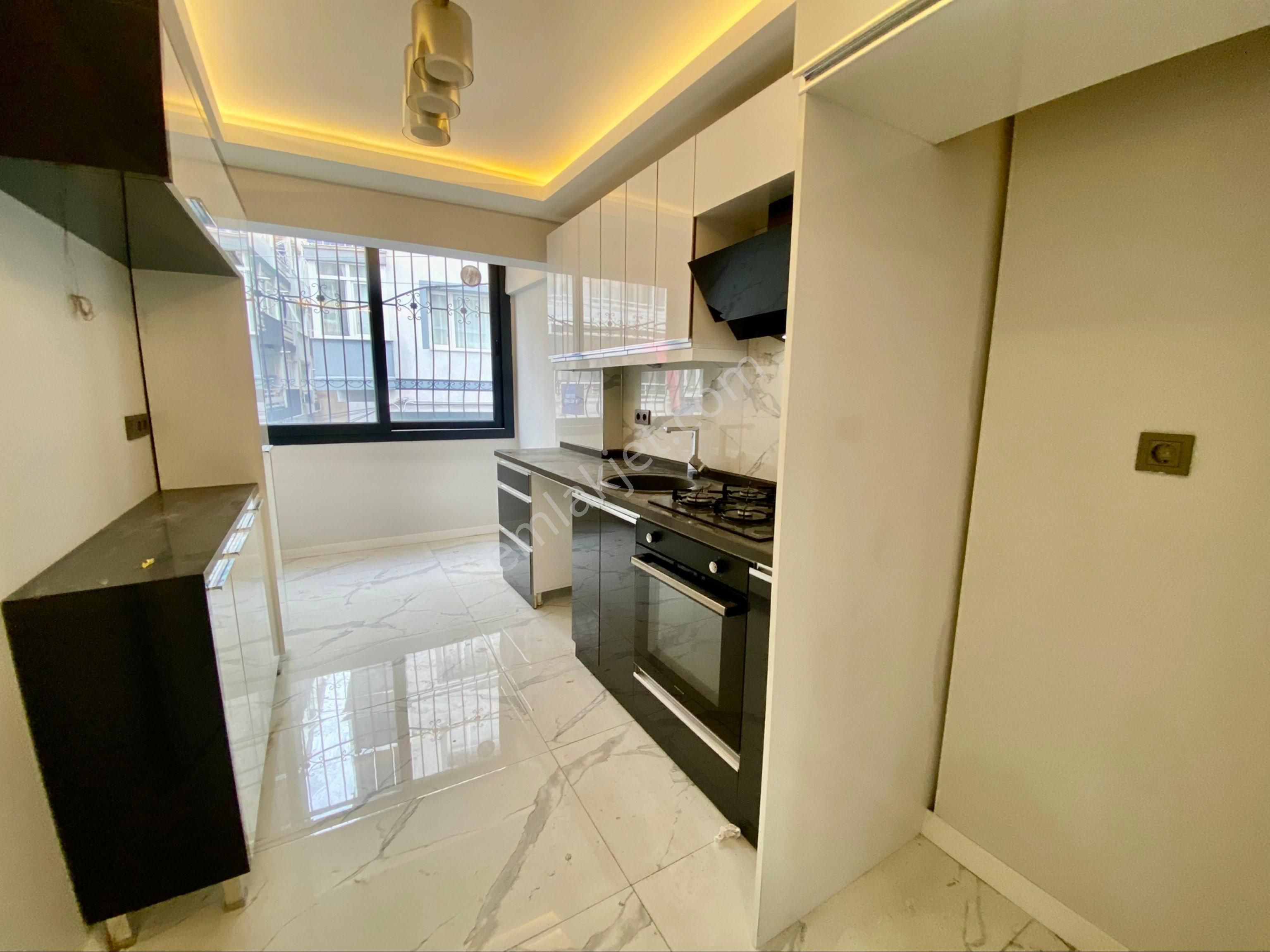 Hastahane Ve Ptt Yanı Cd. Üzeri Ara Kat Köşe Lüx 3+1 Daire