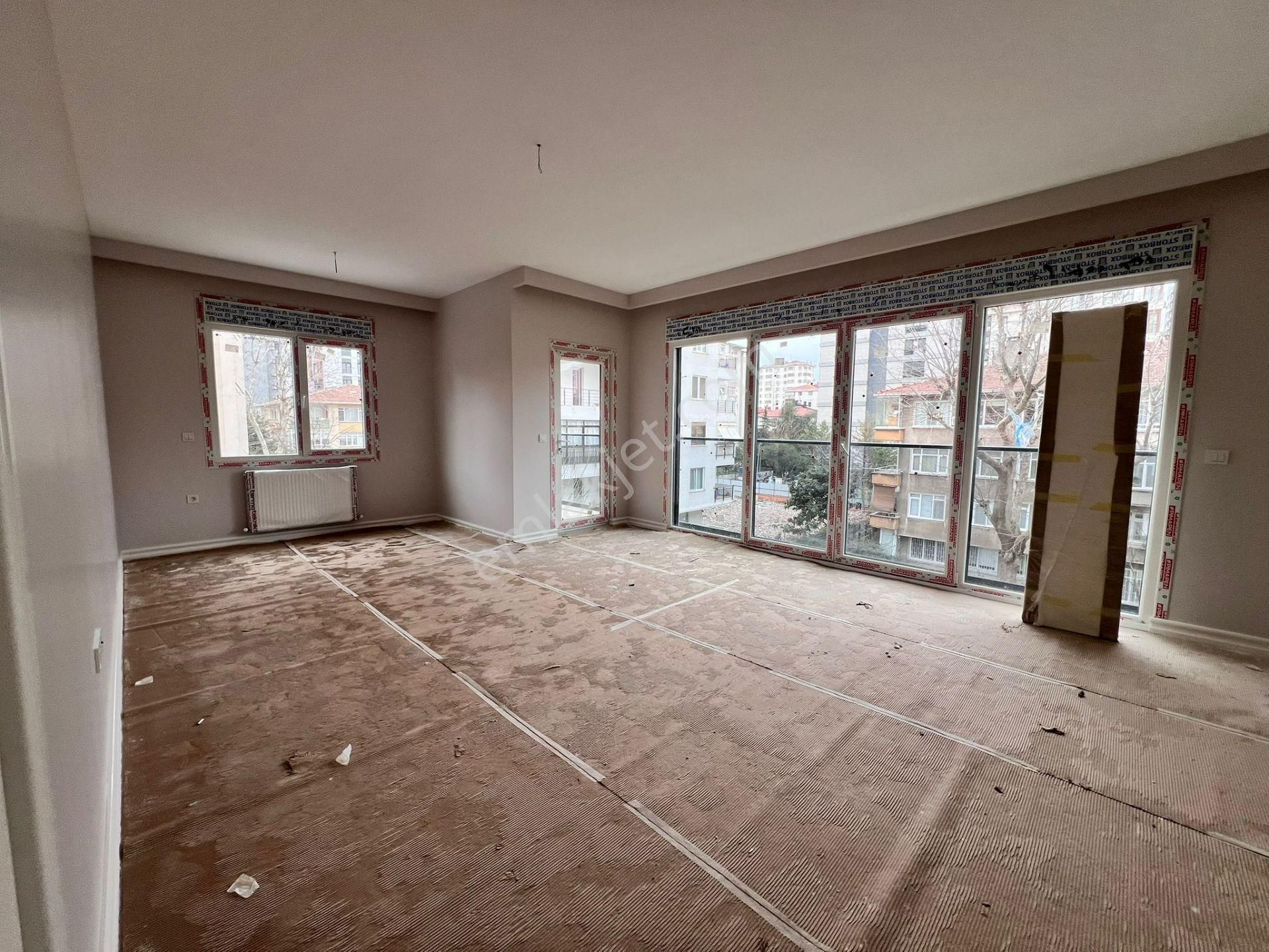 Erenköy'de Sıfır Yeni Binada Ebeveyn Banyolu Balkonlu Net 100m2 3+1 - Görsel 4