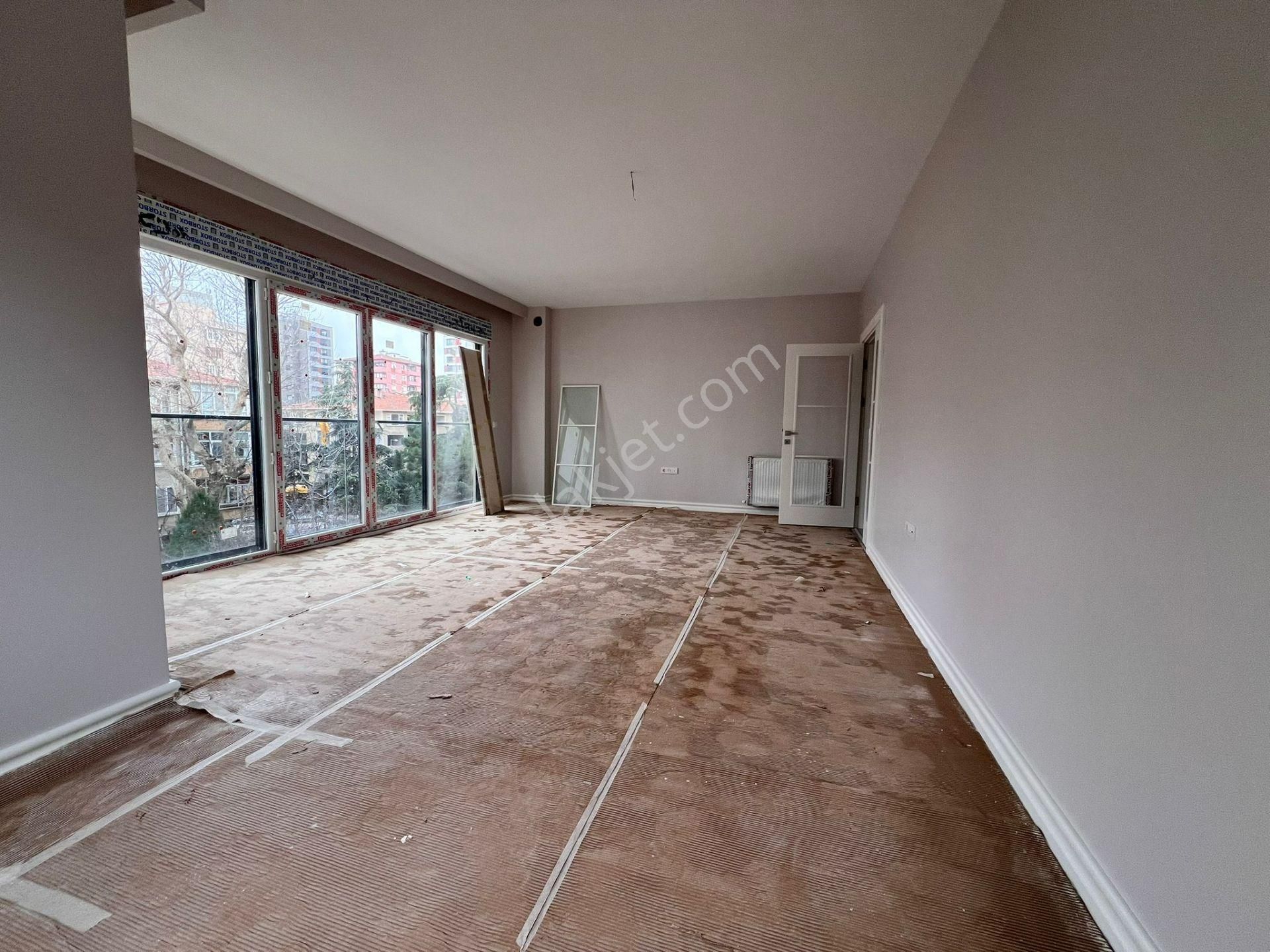 Erenköy'de Sıfır Yeni Binada Ebeveyn Banyolu Balkonlu Net 100m2 3+1 - Görsel 6