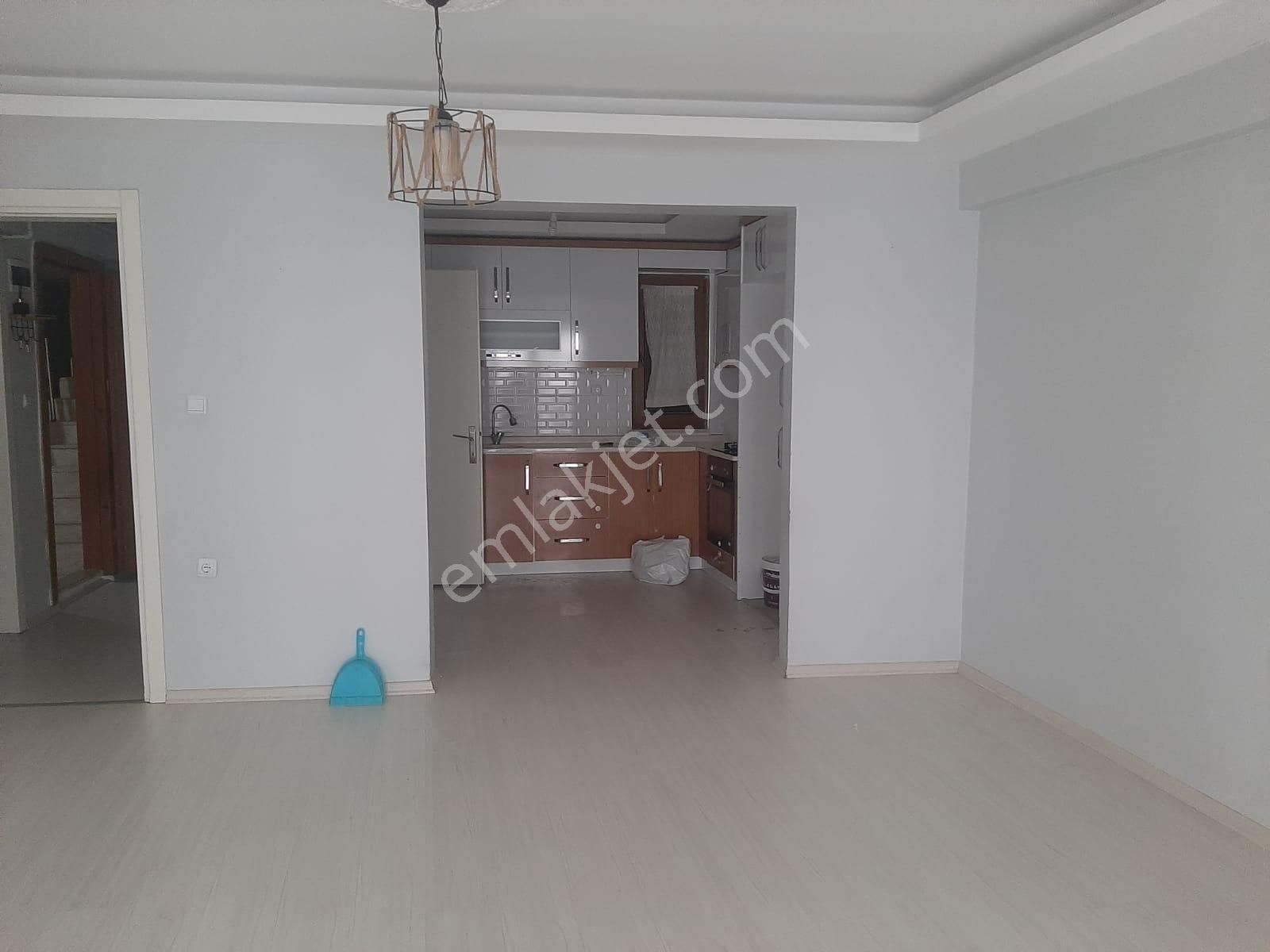 Fem Emlak'tan Emirsultan Zeyniler Cad.altında 90 M2 Kombili Ferah Daire - Görsel 11
