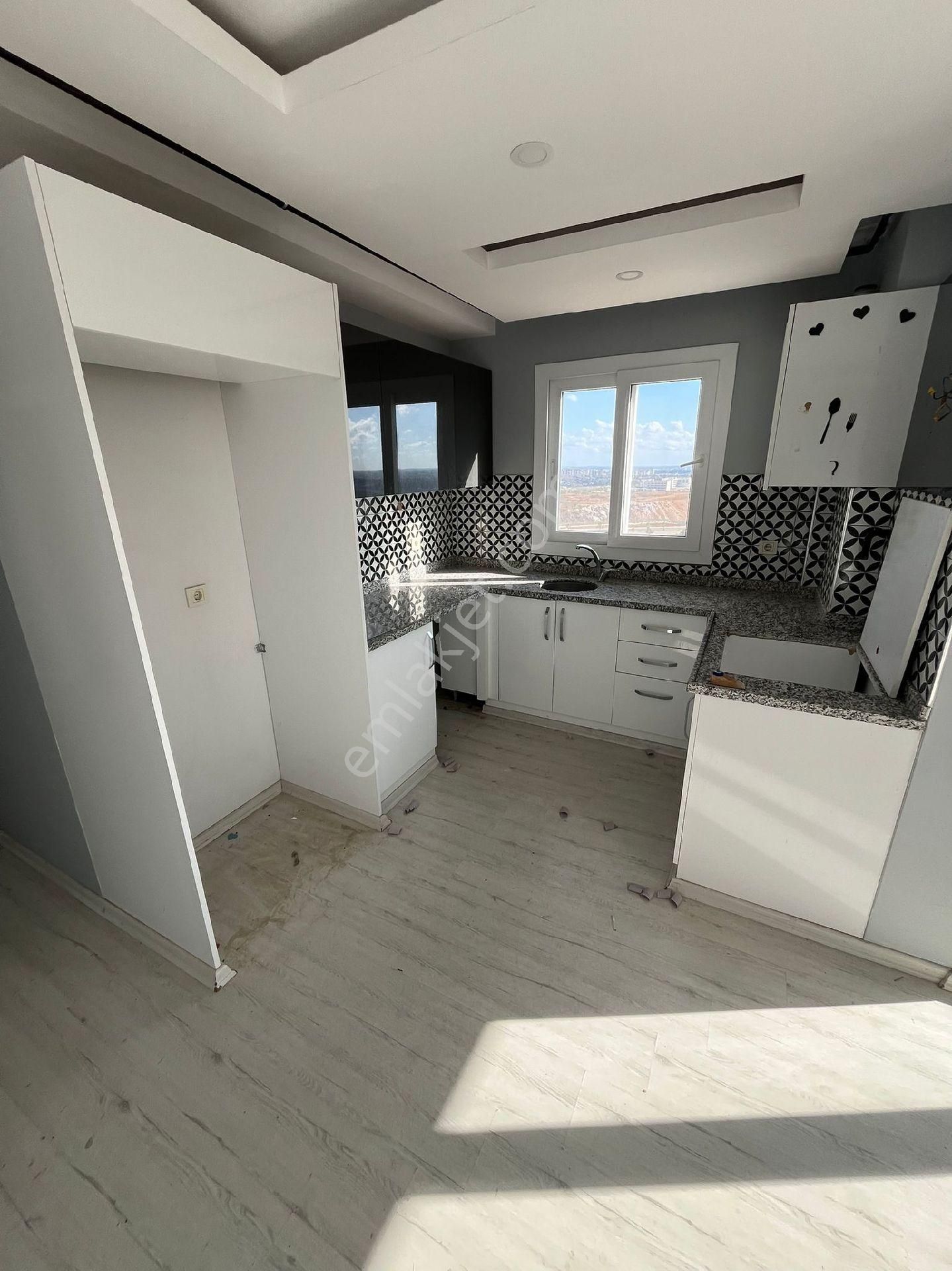 Sınırsız Kredi İmkanı İle Bulvar Üzeri 2+1 İskanlı Satılık Daire