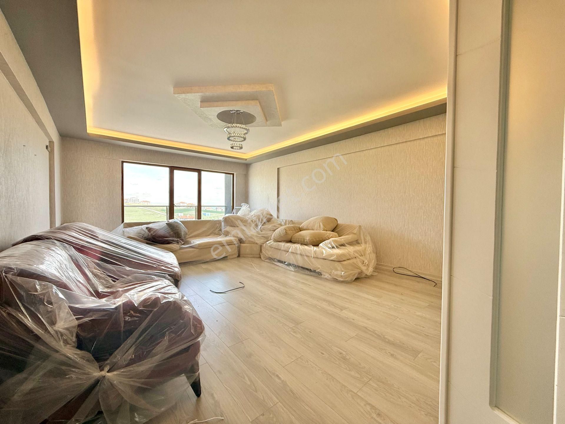 Pursaklar Mehmet Zengin Emlak'tan Otoparklı Çift Banyolu 13.kat 4+1 Ultra Lüks Sitede - Görsel 12