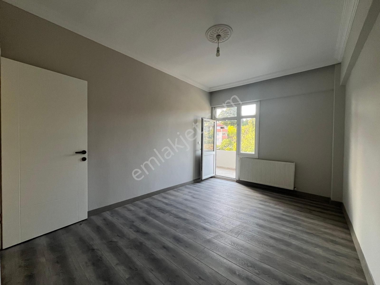 Çiftlik Mahallesi Edebali Caddesi Üzerinde Yenilenmiş Kiralık Ev - Görsel 28