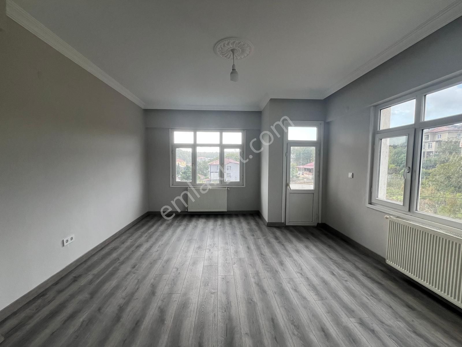 Çiftlik Mahallesi Edebali Caddesi Üzerinde Yenilenmiş Kiralık Ev - Görsel 15