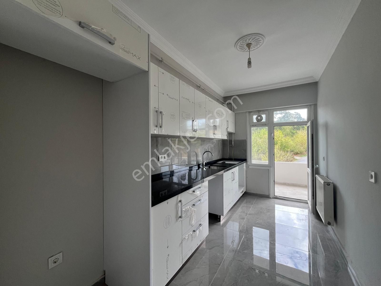 Çiftlik Mahallesi Edebali Caddesi Üzerinde Yenilenmiş Kiralık Ev - Görsel 16