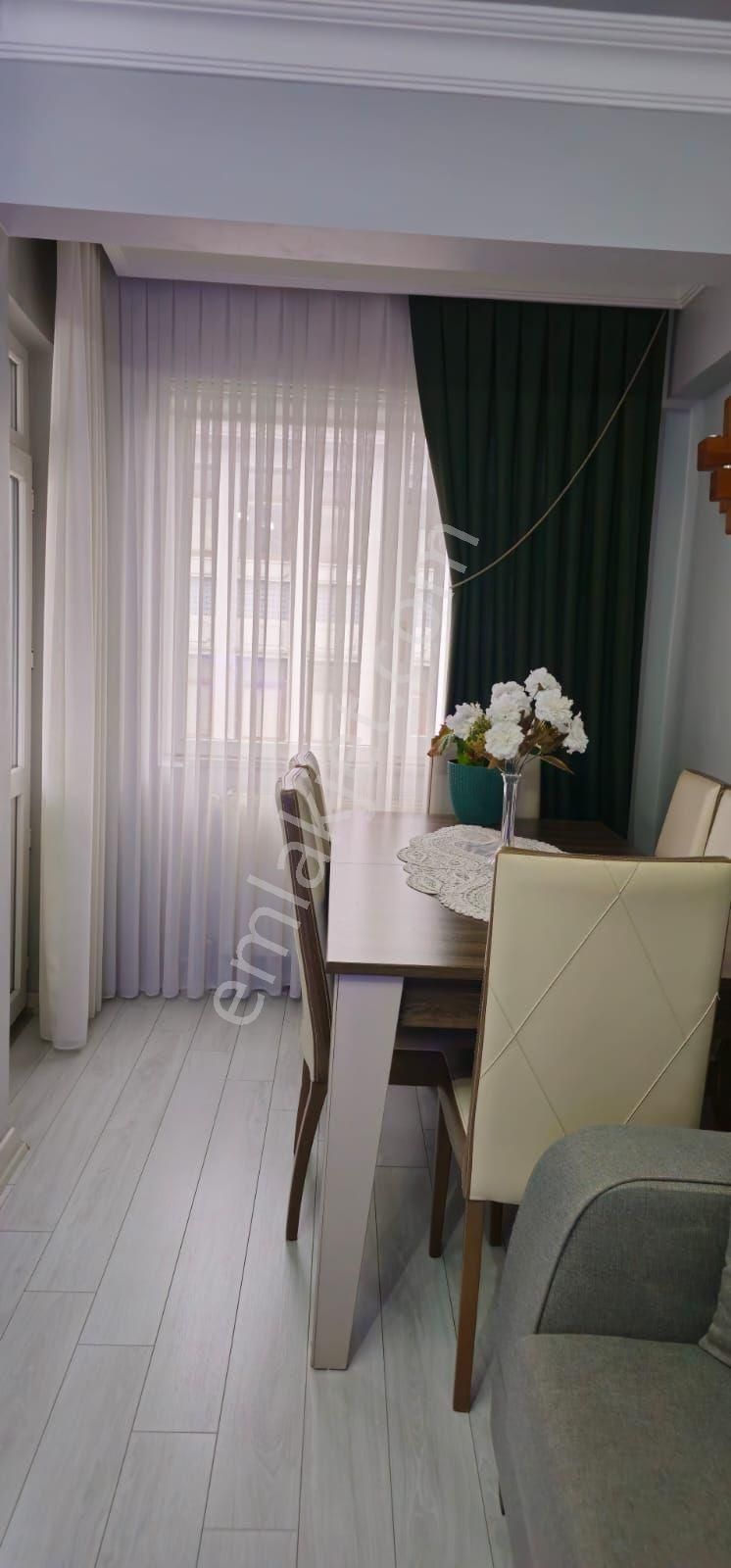 Bağcılar Hürriyet Mahallesinde 2+1 Köşe Başı Ferah Daire - Görsel 15