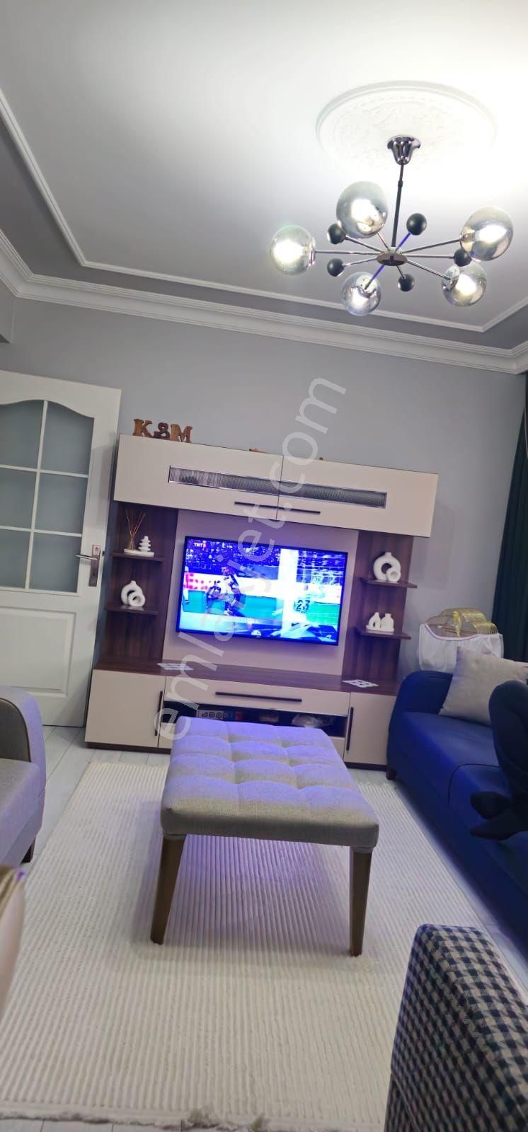 Bağcılar Hürriyet Mahallesinde 2+1 Köşe Başı Ferah Daire