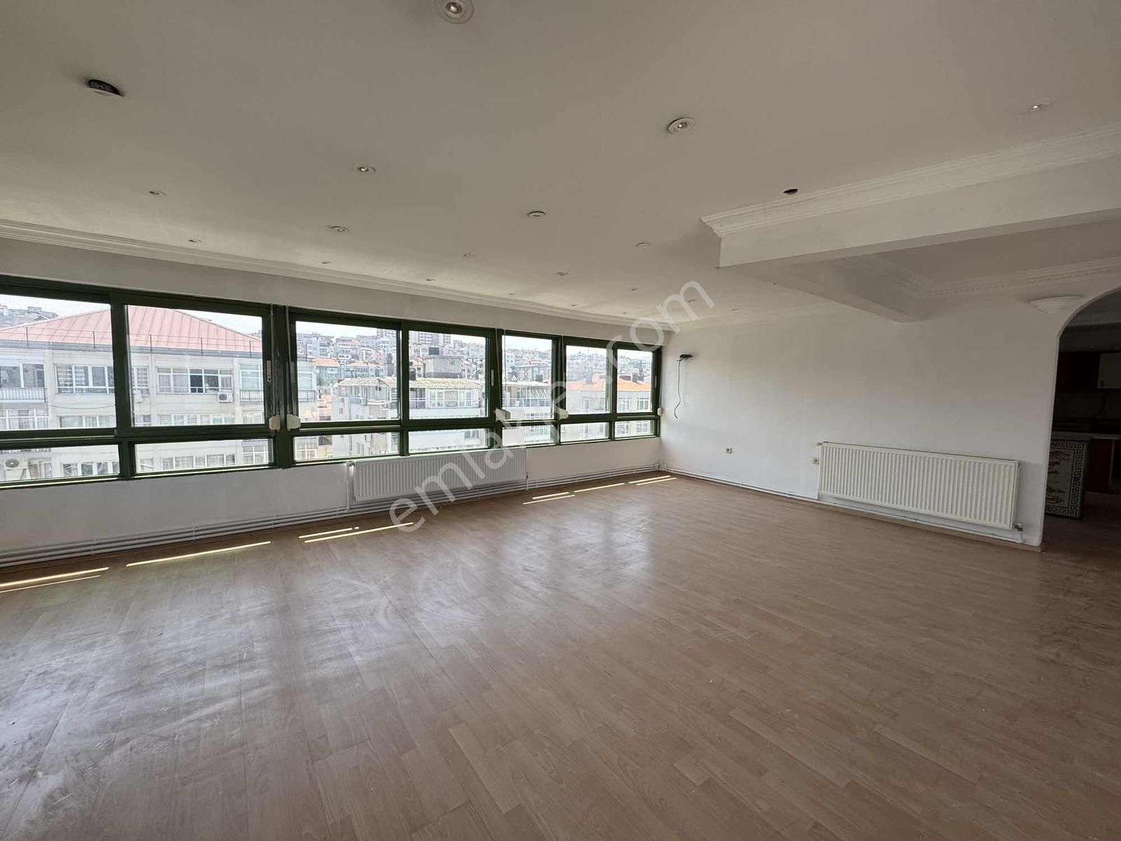 Bürmen'den Hatay Caddesi Üzeri Full Deniz Manzaralı Geniş Daire - Görsel 10