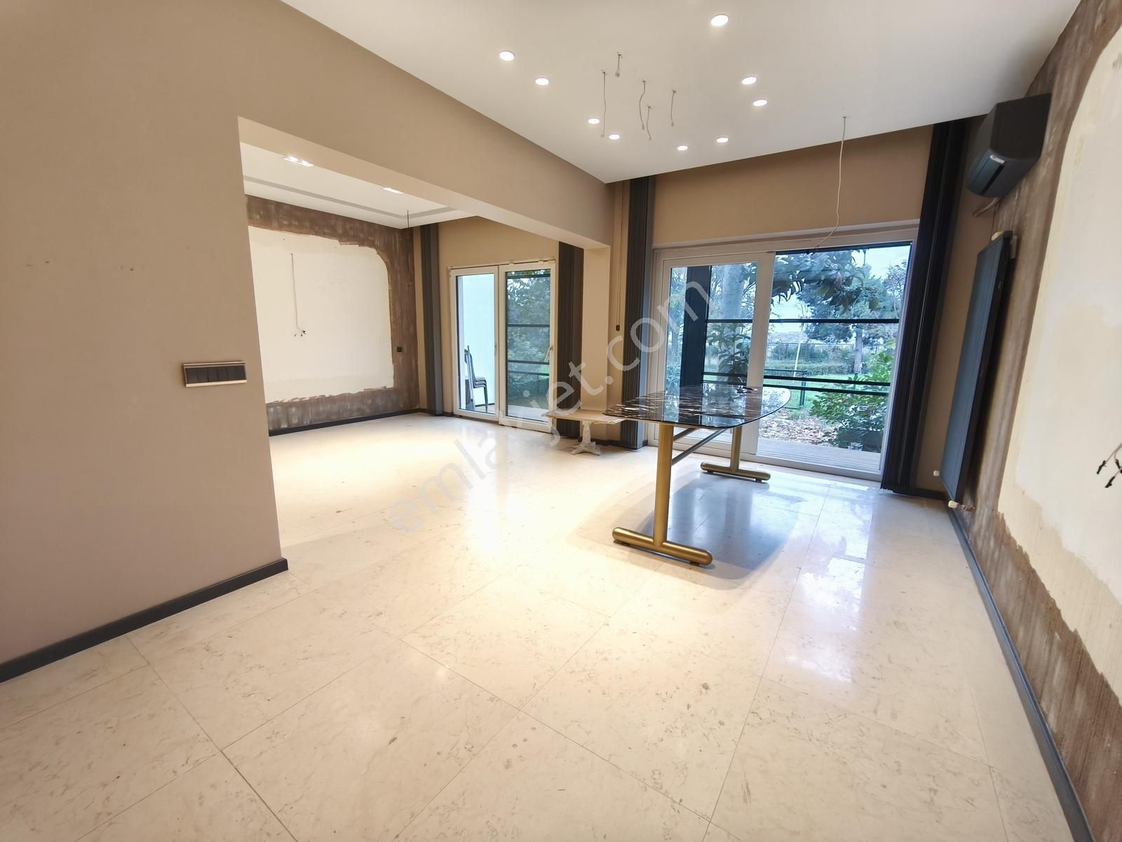 Basınköy Sitesi Mükemmel Lokasyonda 3+1 175m² Deniz Manzaralı