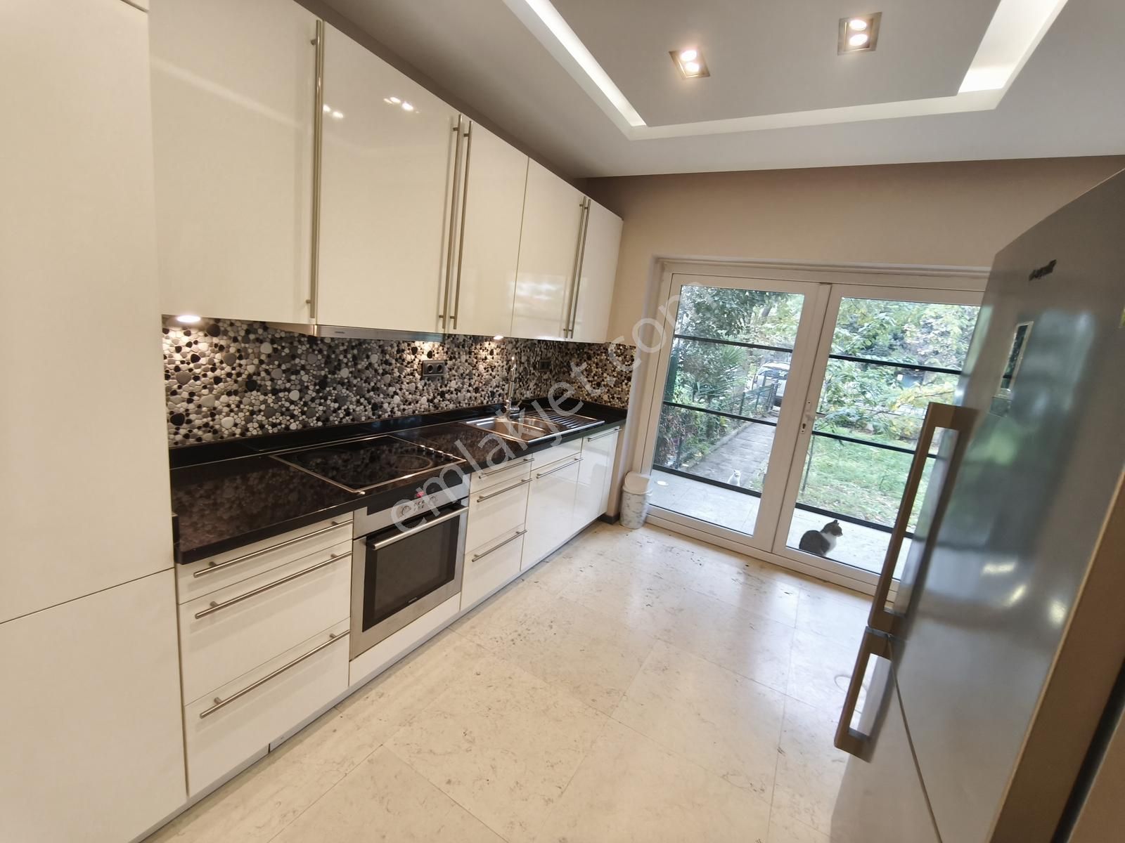 Basınköy Sitesi Mükemmel Lokasyonda 3+1 175m² Deniz Manzaralı - Görsel 24