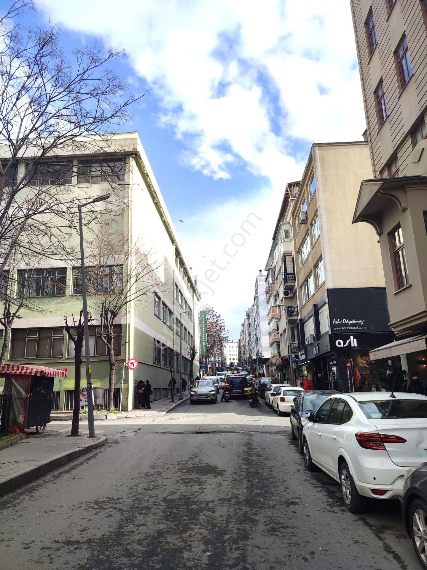 Suna Tabakçı'dan Bomonti Silahşör Caddesi Vitrinli Kiralık İş Yeri - Görsel 34