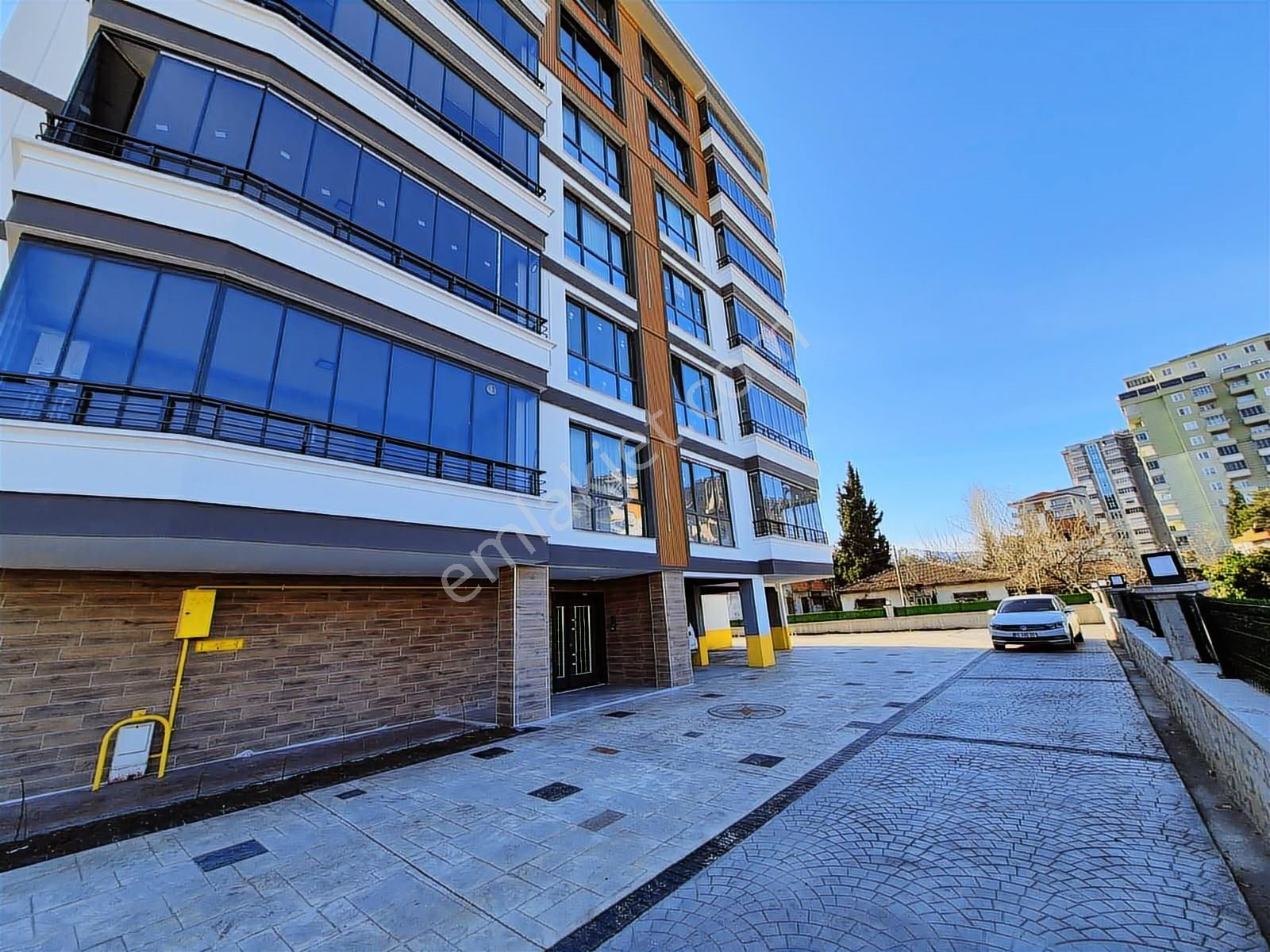 Derebahçe'de Yerden Isıtmalı Büyük Balkonlu 2+1 Geniş Lüks Daire - Görsel 31