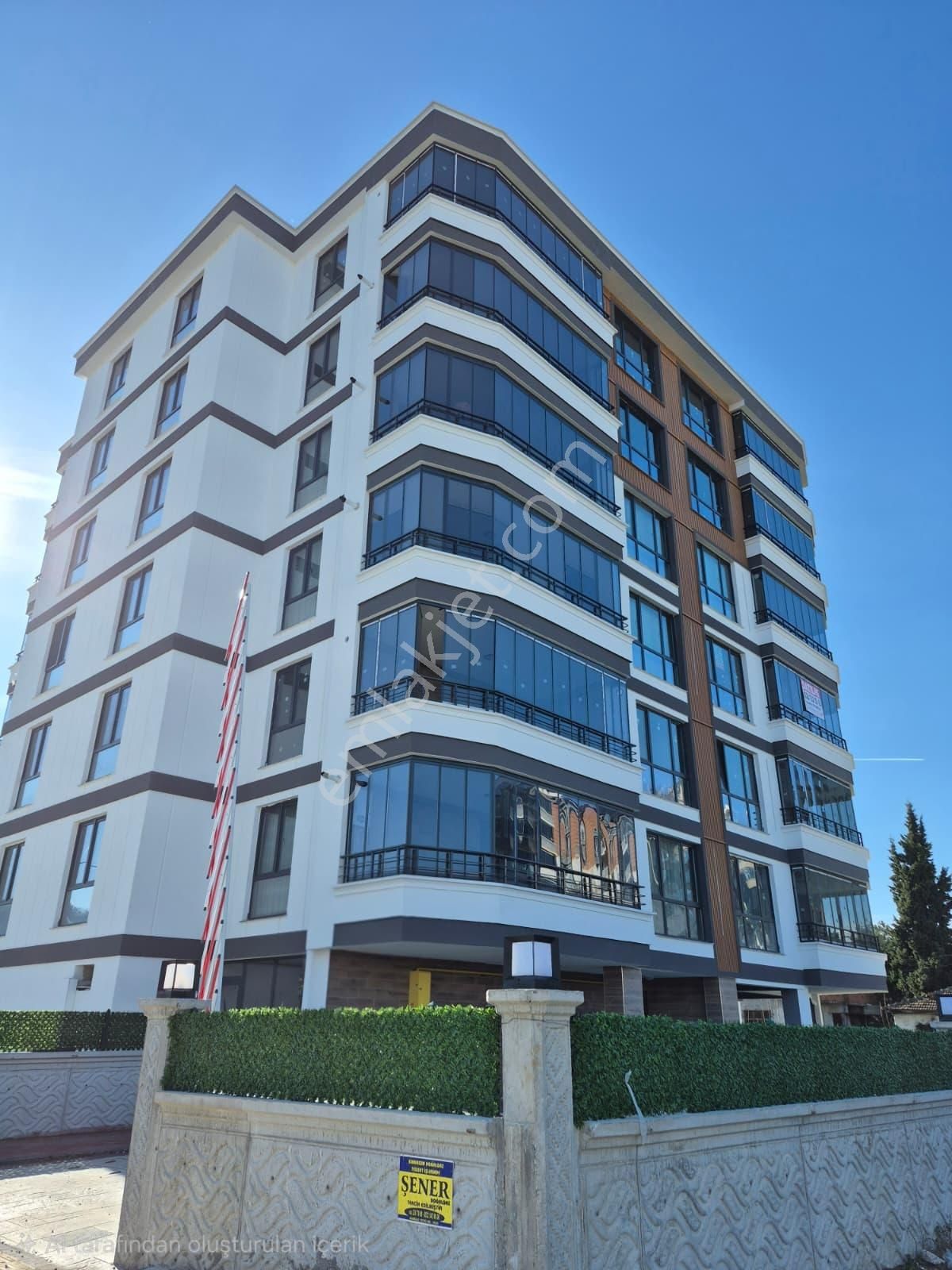 Derebahçe'de Yerden Isıtmalı Büyük Balkonlu 2+1 Geniş Lüks Daire