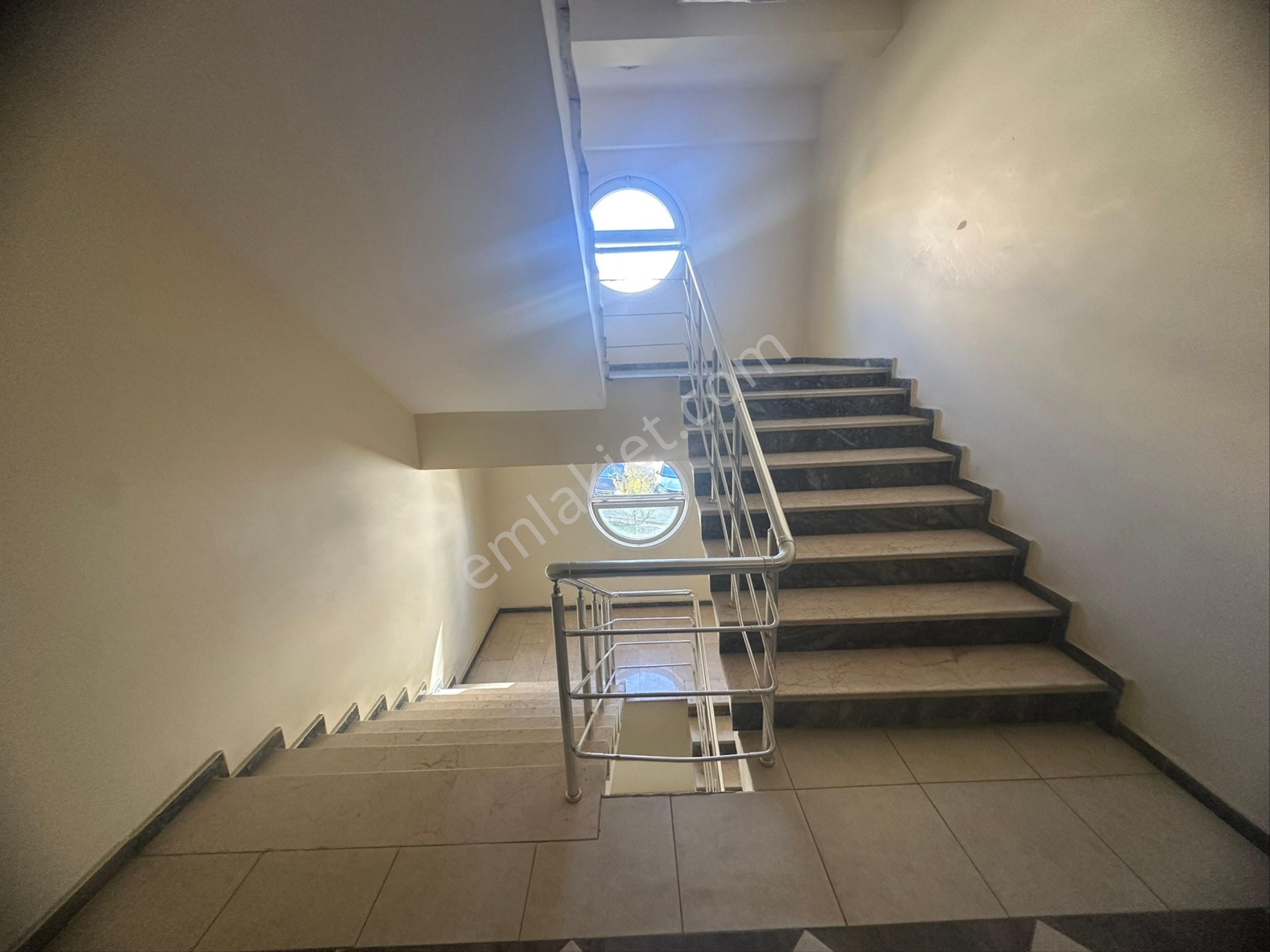 Sakarya Zümrüt Emlaktan Korucuk Mahallesinde 3+1 Eşyalı Sorunsuz Kiralık Daire - Görsel 4