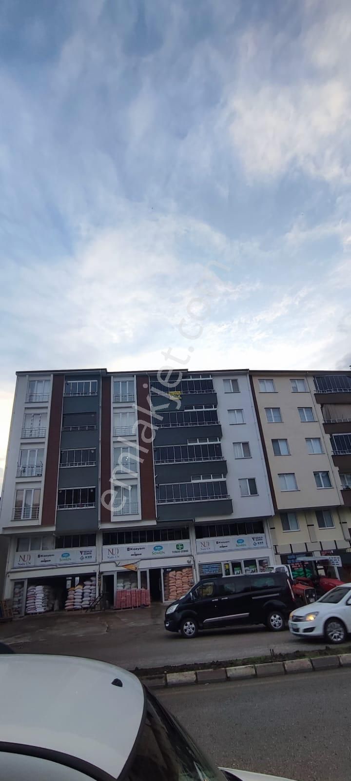 Adalet Gold Group Emlak'tan Satılık Daire 3+1 Ayvaz Mahallesinde Merkezi Konumda Full Yapılı