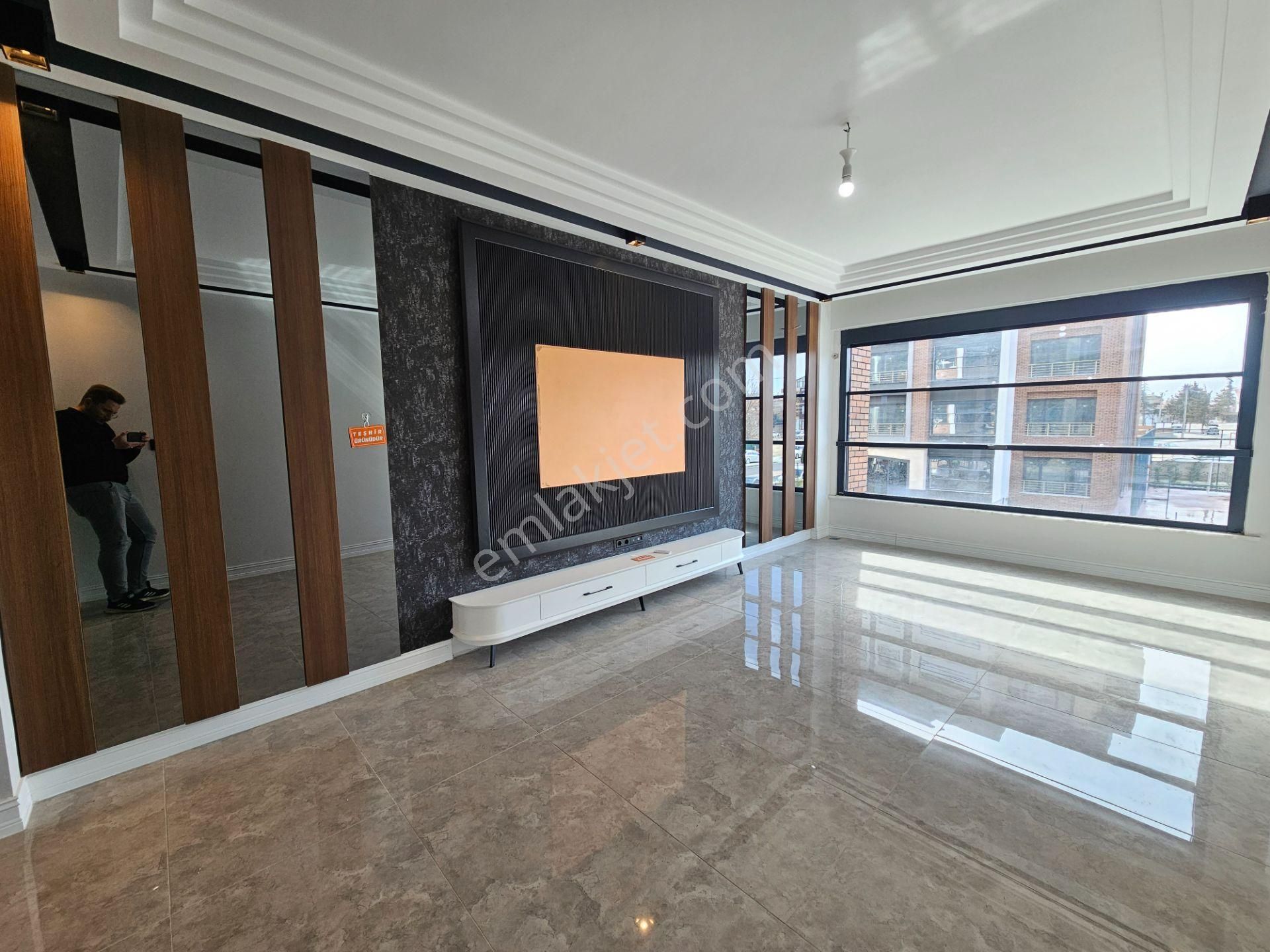 Meram Alavardı Mahallesinde Lüx 5+1 Site İçerisinde Kapalı Otoparklı Satılık Sıfır Daireler - Görsel 3