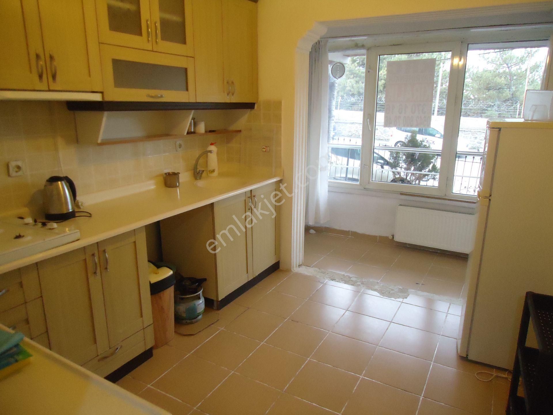 Krc'den Askeriye Yakın Merkezi Konumda Eşyalı Kiralık 2+1 Daire