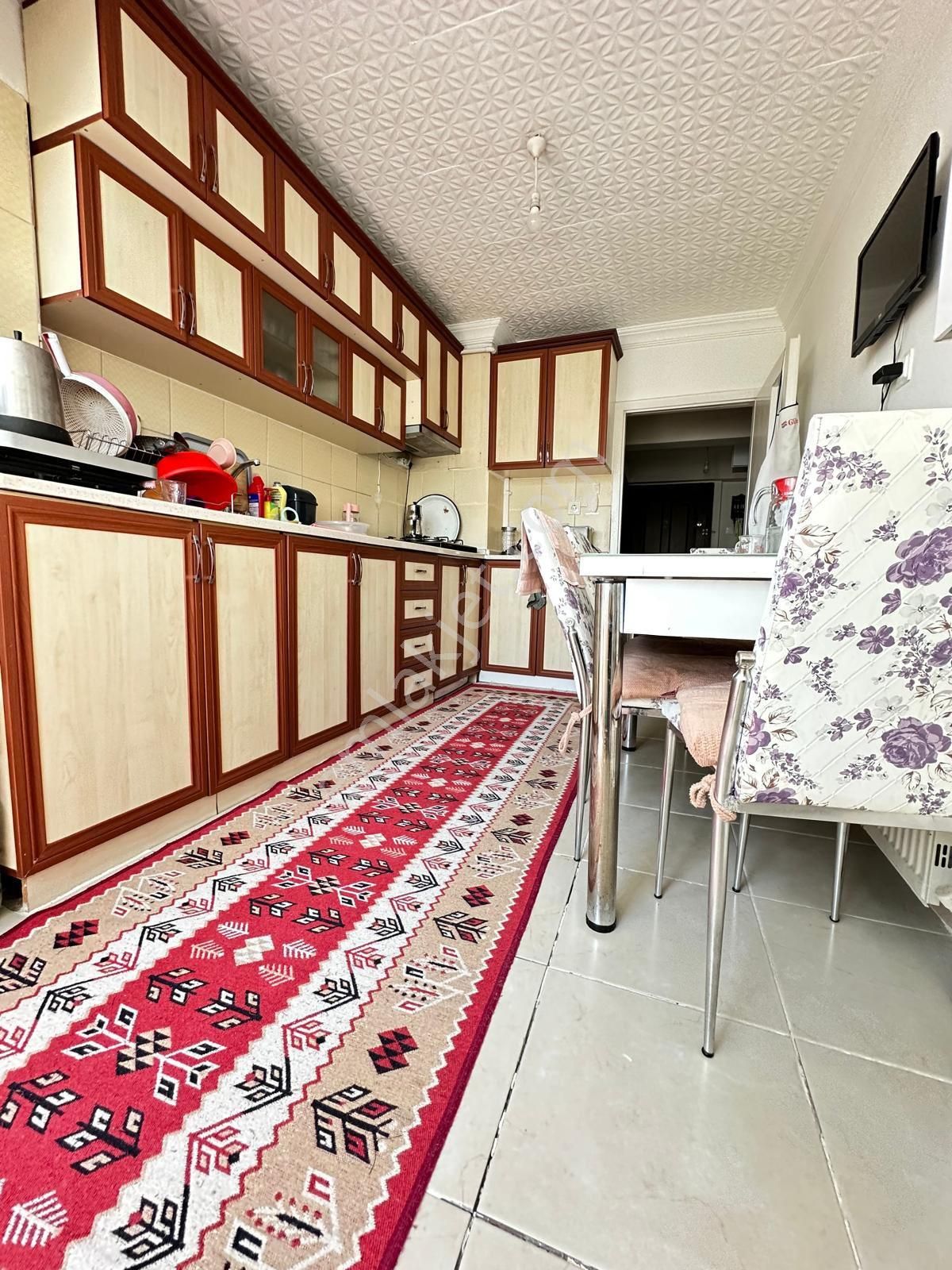 Kc Emlaktan Bosna Cd Üzeri Salon Bağımsız Ara Katmuazzam Lokasyonda 3+1 Daire - Görsel 3