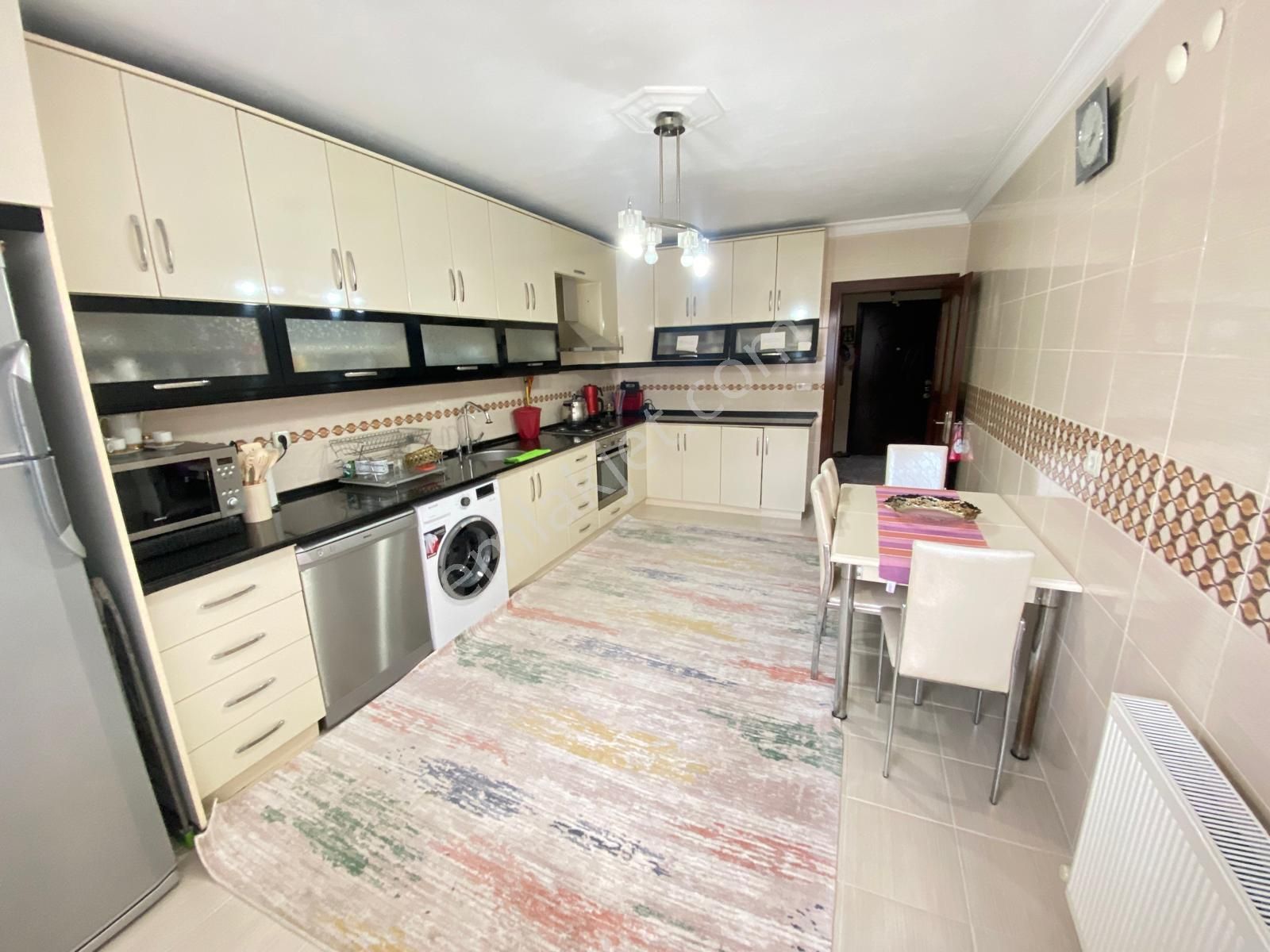 Bölgenin En Büyük Dairesi 177 M2 4+1 Doğalgazlı Köşe Geniş Daire