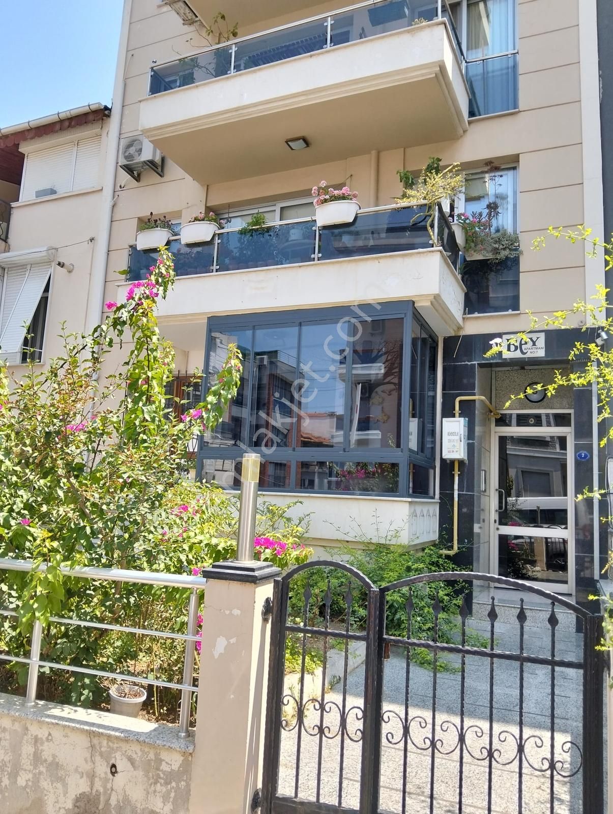 Amerikan Koleji Ve Cadde Yakını Süper Keyifli Eşyalı 3+1