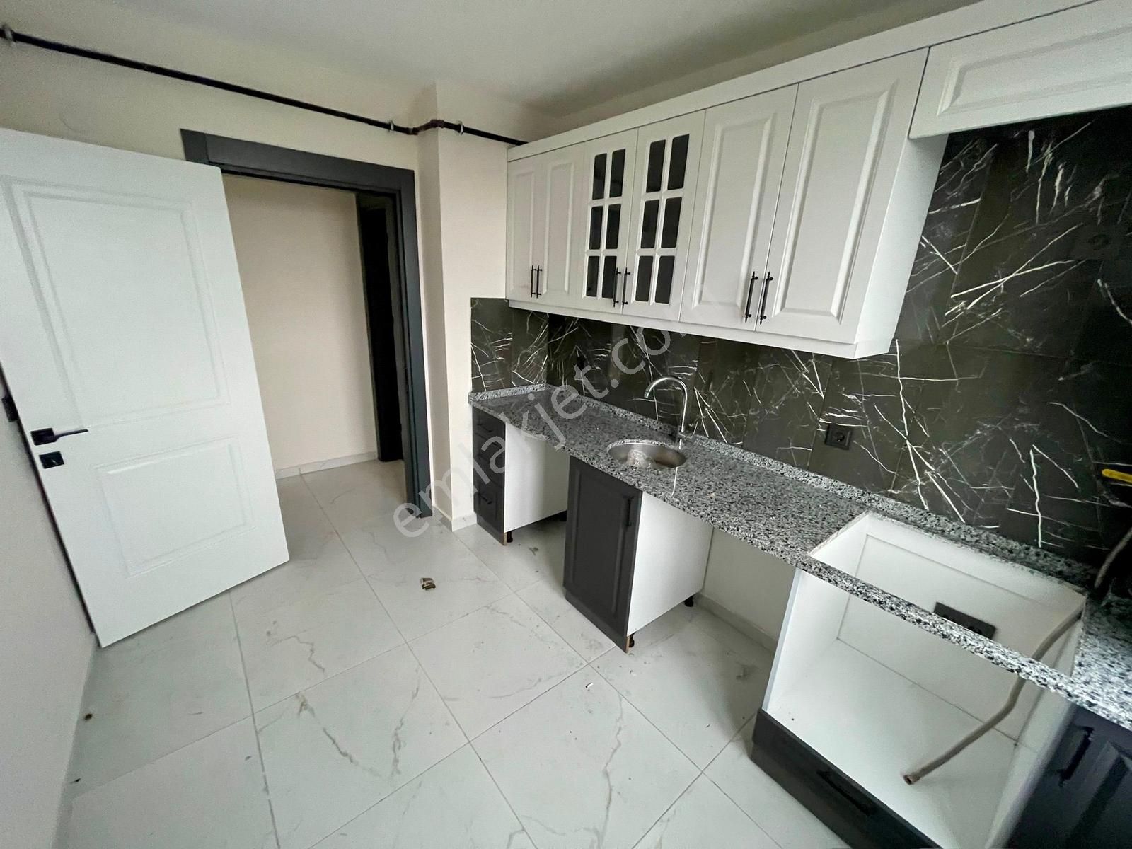 Home'dan Site İçinde Kapalı Otoparklı 2+1 90m² Lüx Ara Kat Daire - Görsel 6