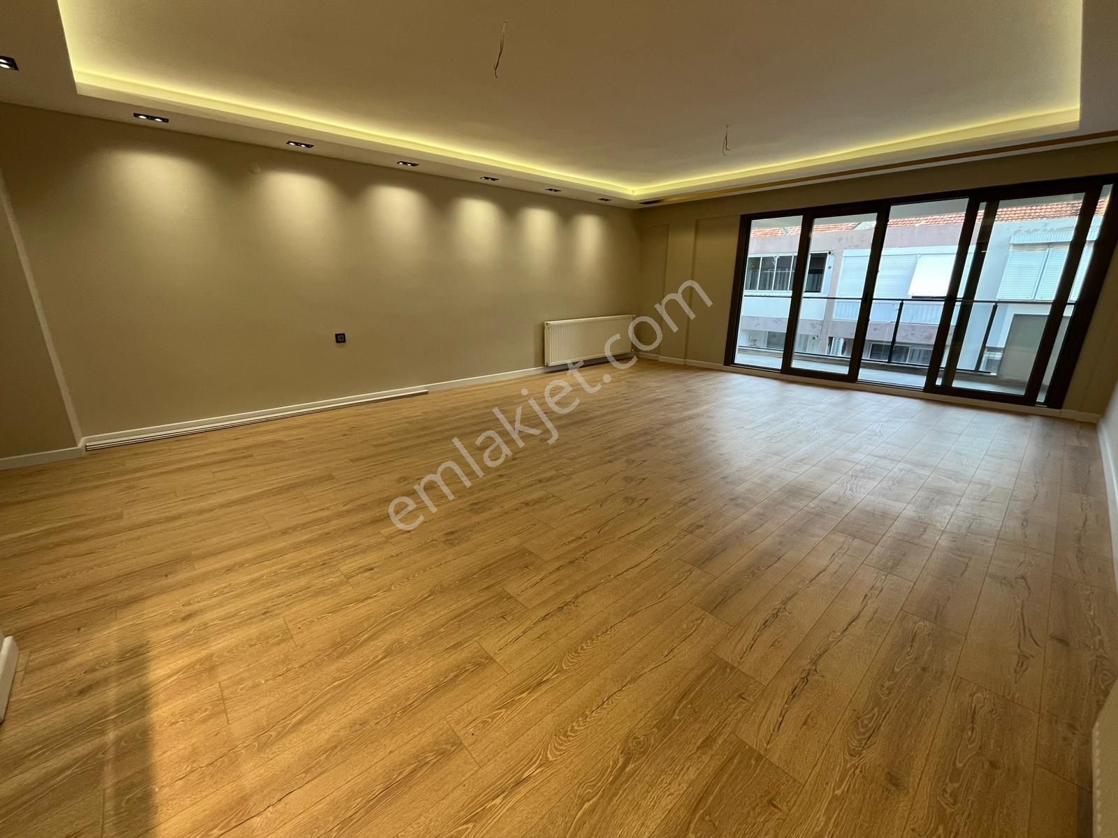 Asilden Göztepe Metro Yakını Full Tadilatlı 3+1 Satılık Daire