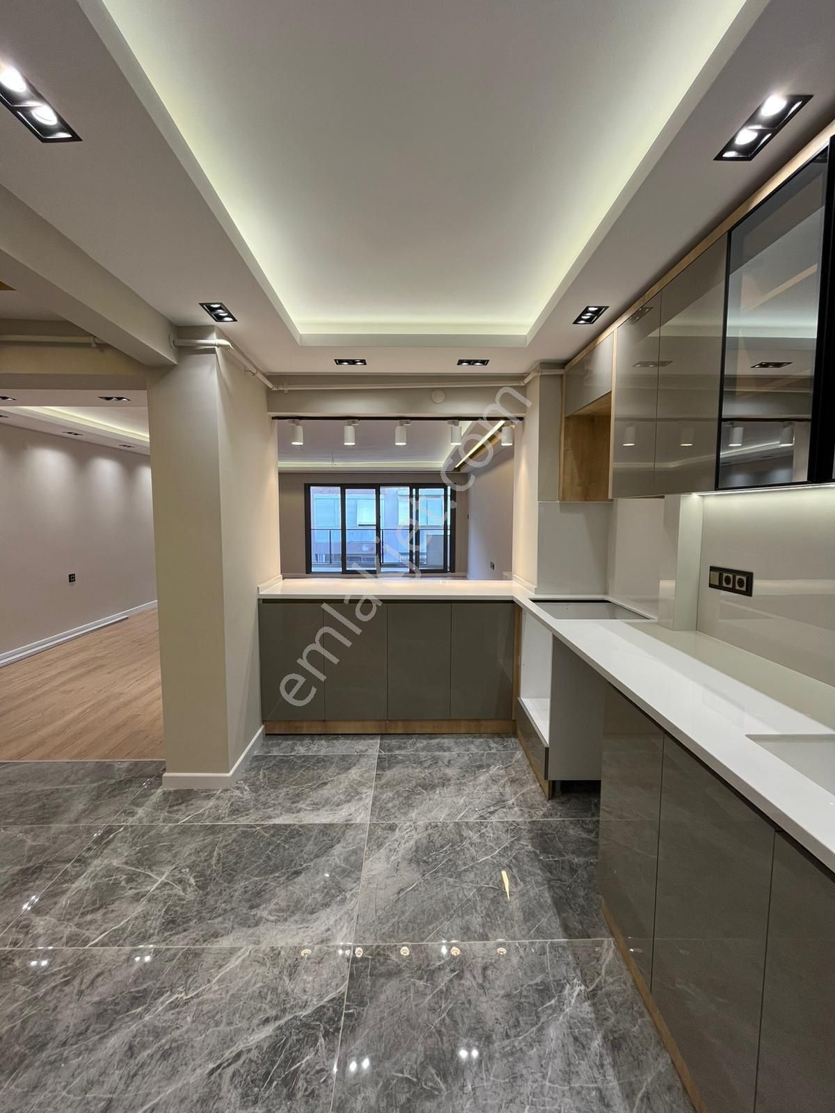 Asilden Göztepe Metro Yakını Full Tadilatlı 3+1 Satılık Daire - Görsel 9