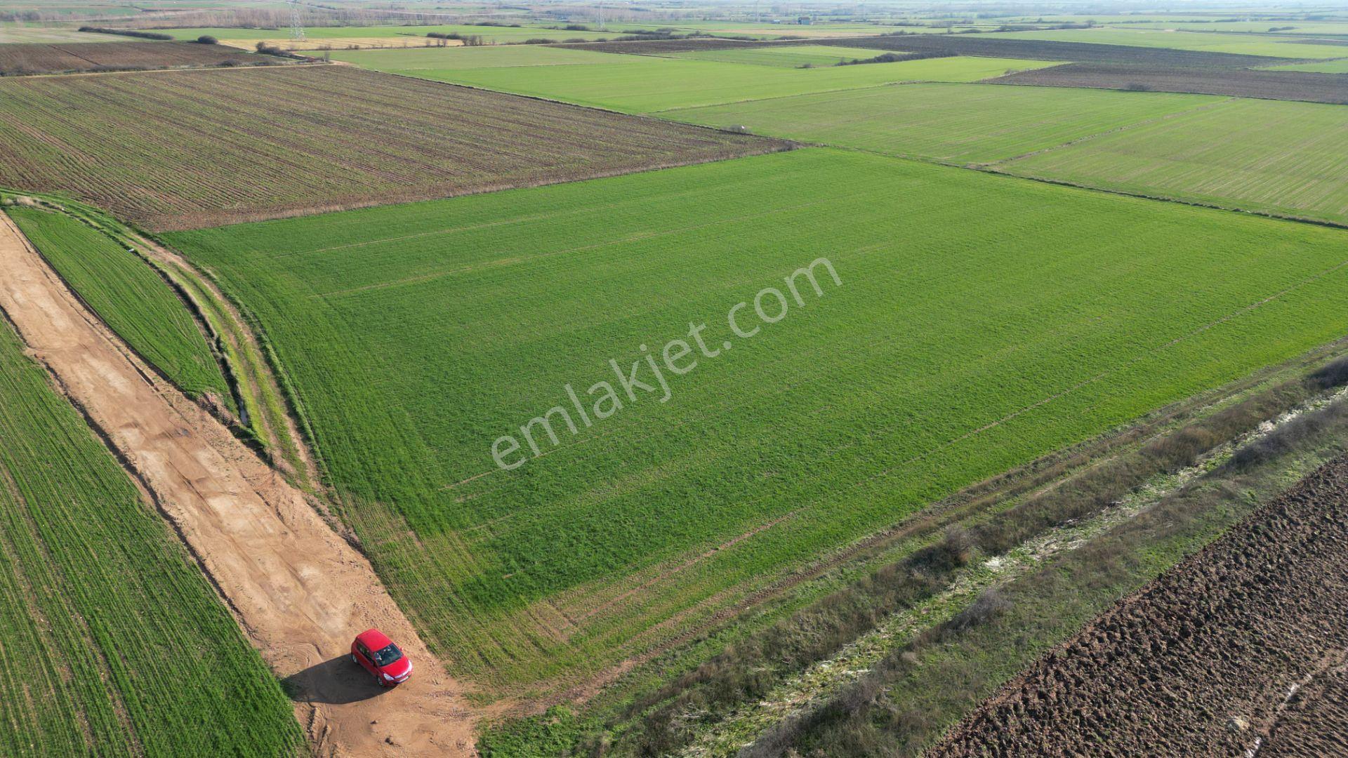 B&u Gayrimenkul'den Kavaklıda Yolu Ve Suyu Olan 15600 M2 Arazi