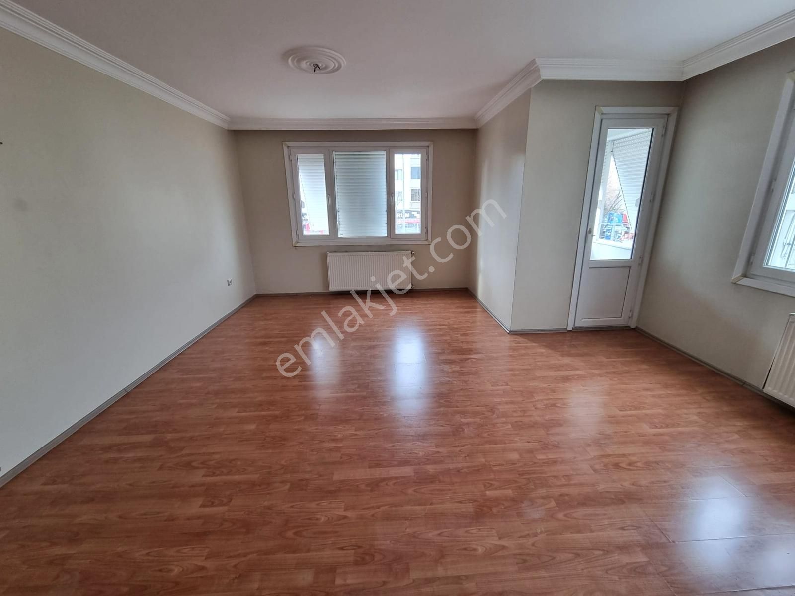 Tuzla Merkezde Cadde Üzeri Geniş Ferah 3+1 Satılık Fırsat Daire - Görsel 2