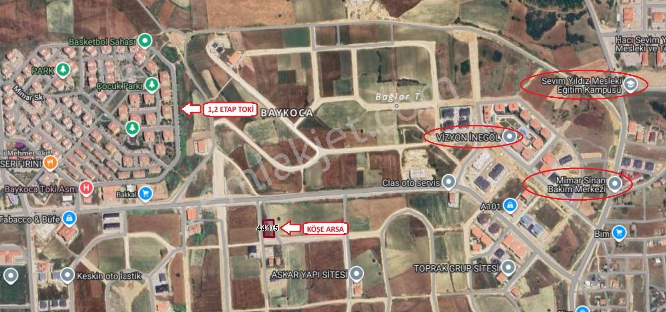 Ulucan'dan İnegöl Akhisar Mahallesinde Köşe Parsel