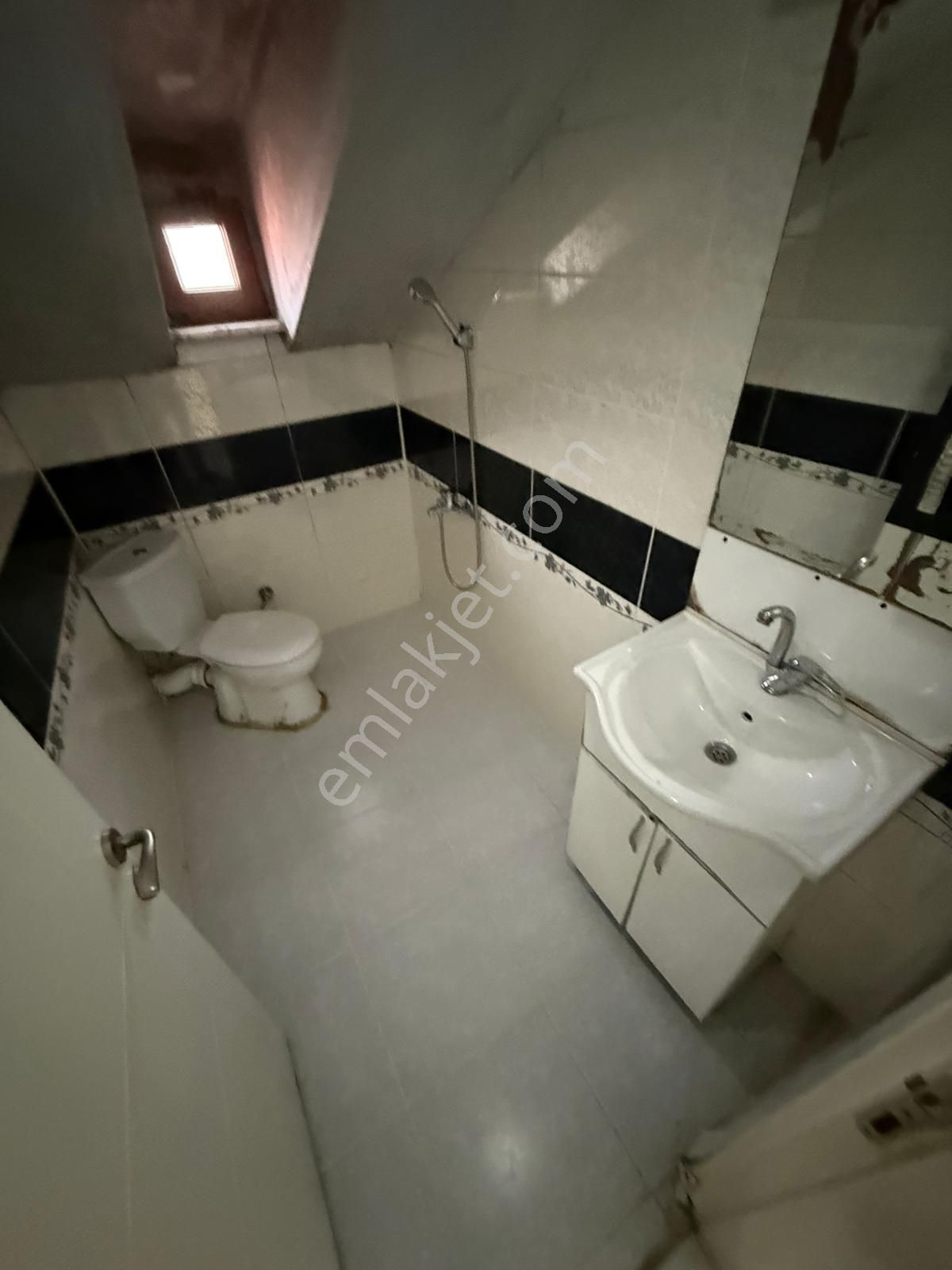 Home'dan İsmetpaşa Mah Tranvay Dibi Kiralık 100m 2+1 4-kat Daire - Görsel 3