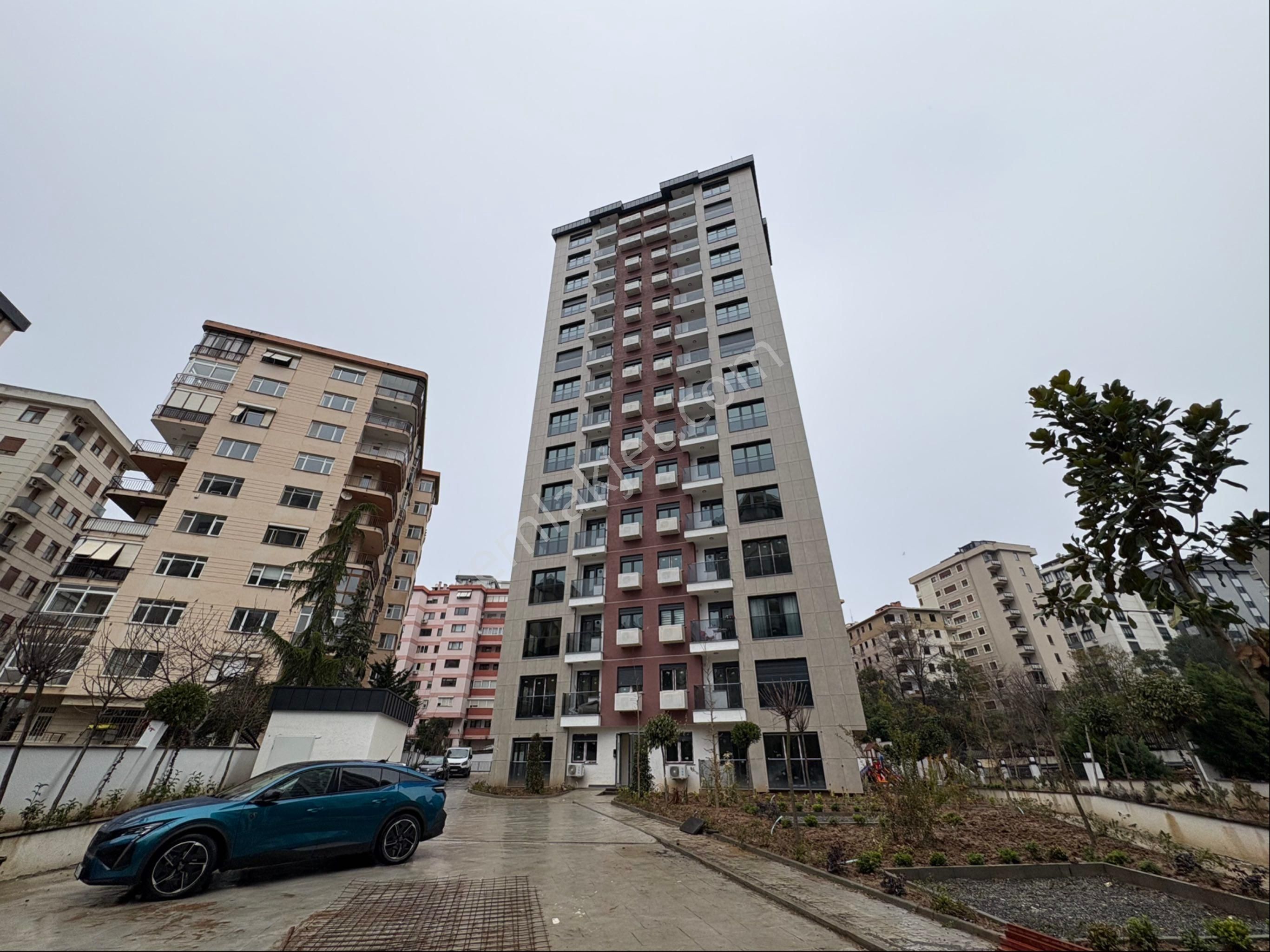 Obenden Havuzlu Çocuk Oyun Parklı Güvenlikli Sitede 2+1 70m² Net