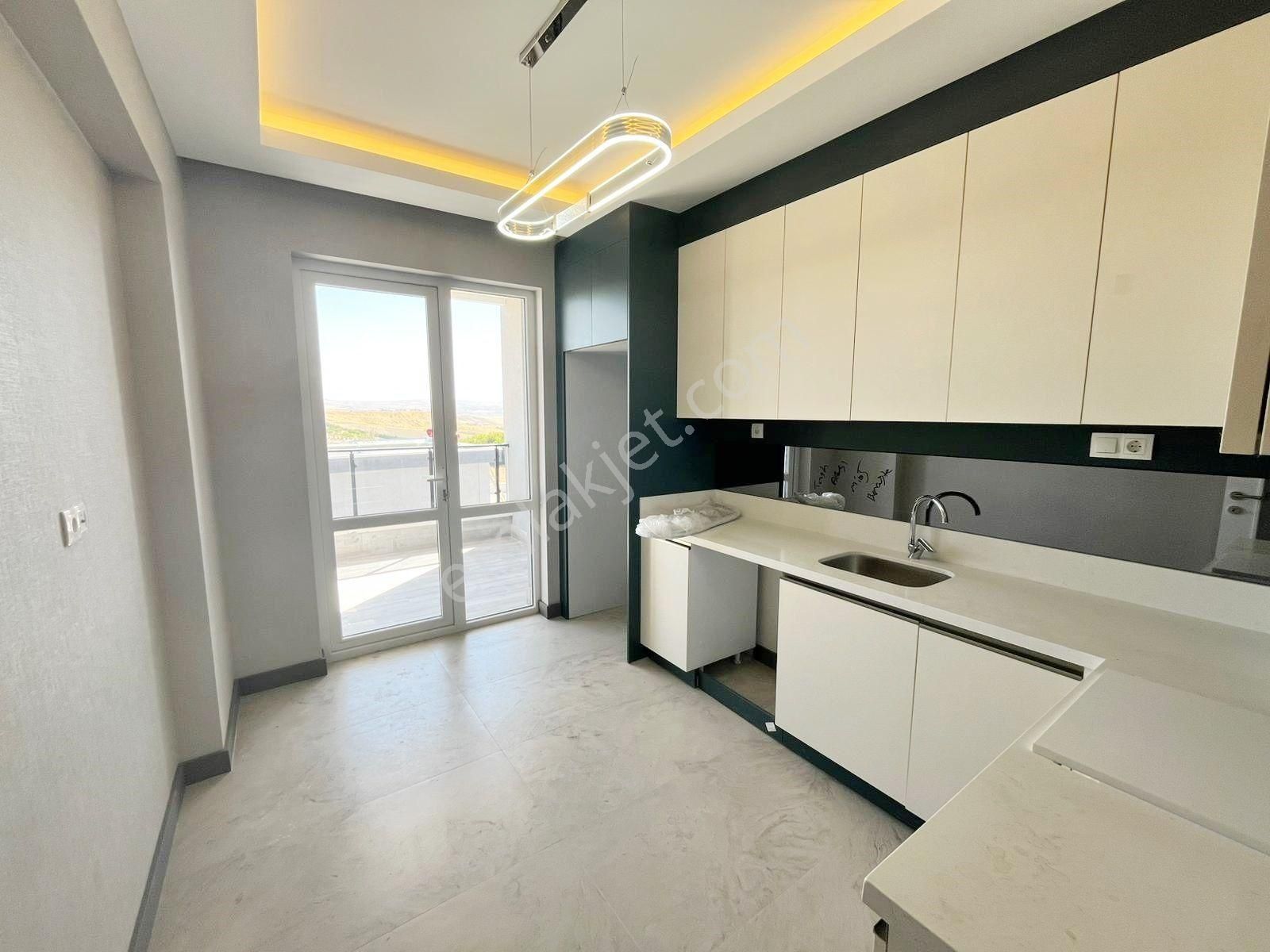 Yapracık Mah. Satılık Yerden Isıtma Bağımsız Mutfak 2+1 Daireler - Görsel 2