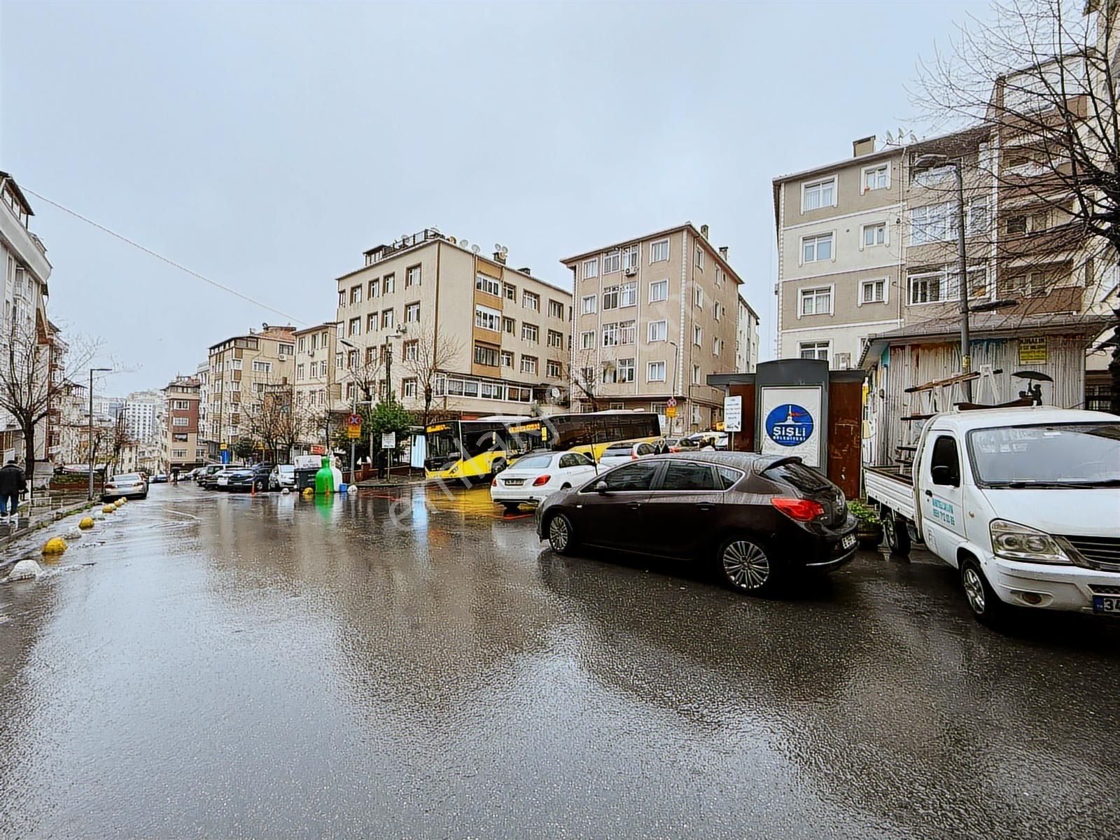 Cadde Üzeri _ful Eşyalı 2+1_geniş Daire_yeni Bina_ara Kat - Görsel 2