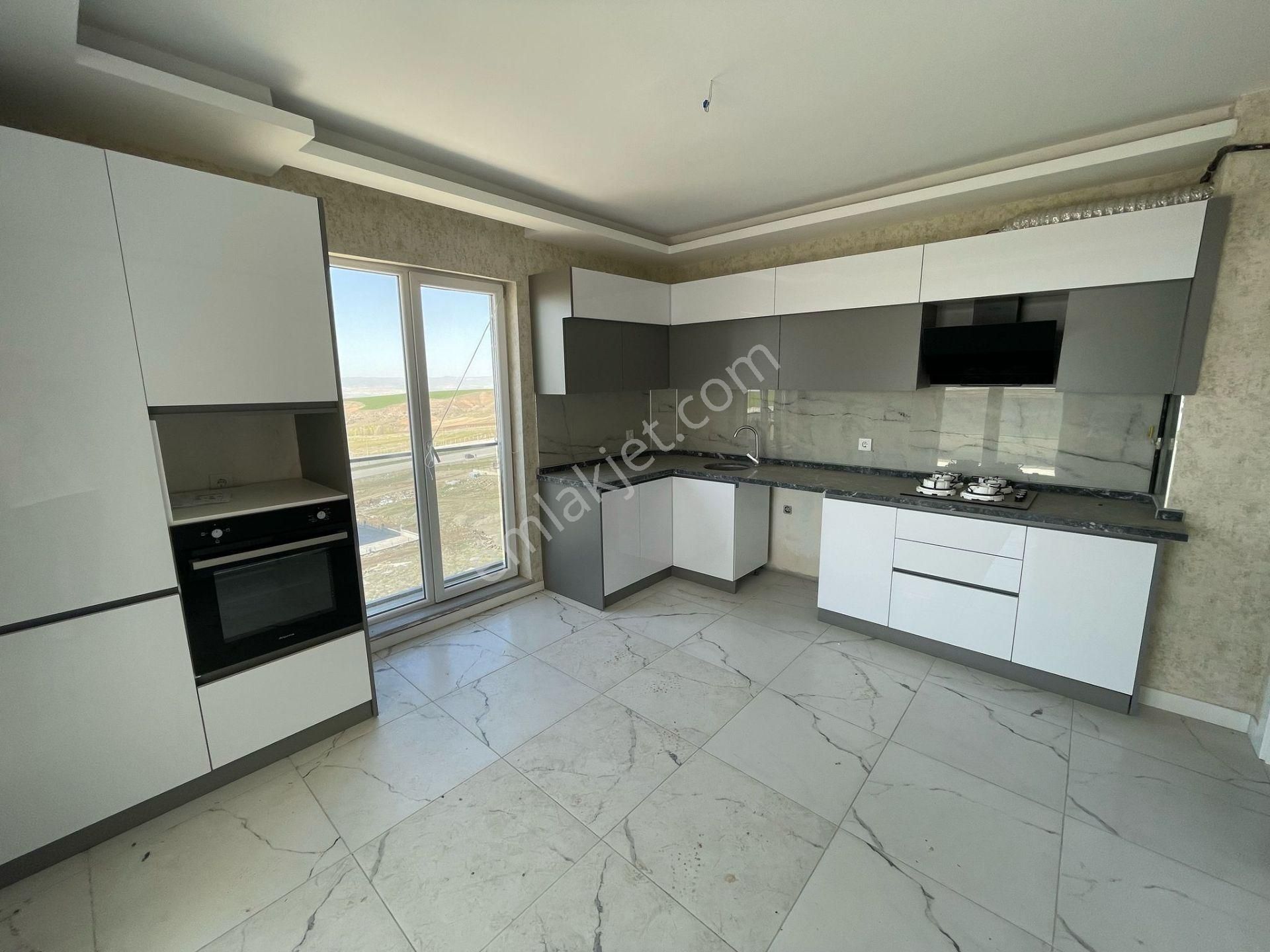 Irmak Emlak- Yapracık Atayurt Mahallesi Satılık Ara Katta Sıfır 3+1 Daire