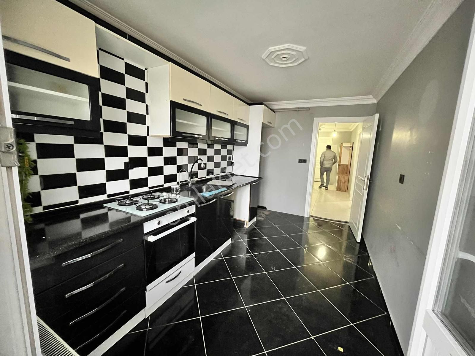 Tuğradan Reşadiye'de Arakat Caddeye Cephe 2+1 Satılık Daire - Görsel 2