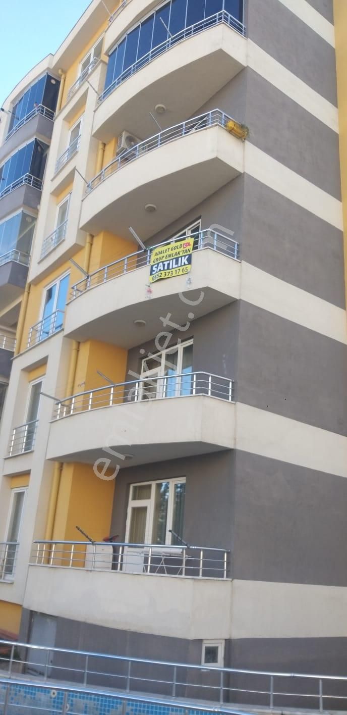 Adalet Gold Group Emlak'tan Satılık Daire 4+1 Site İçerisinde Ara Katta