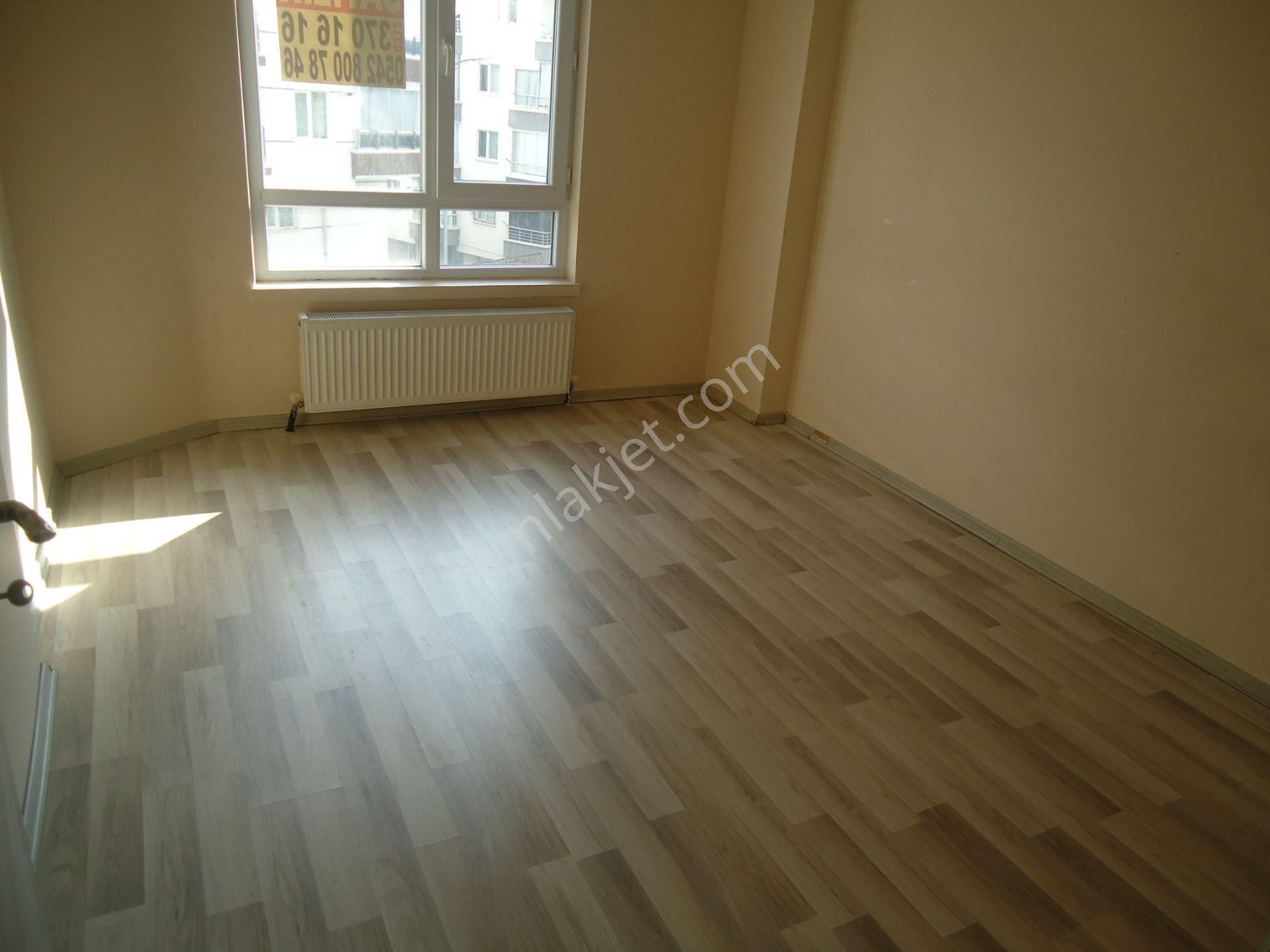 Krc'den Merkezi Konumda Kat Konumda Yüksek Giriş Kiralık 3+1 Daire - Görsel 10