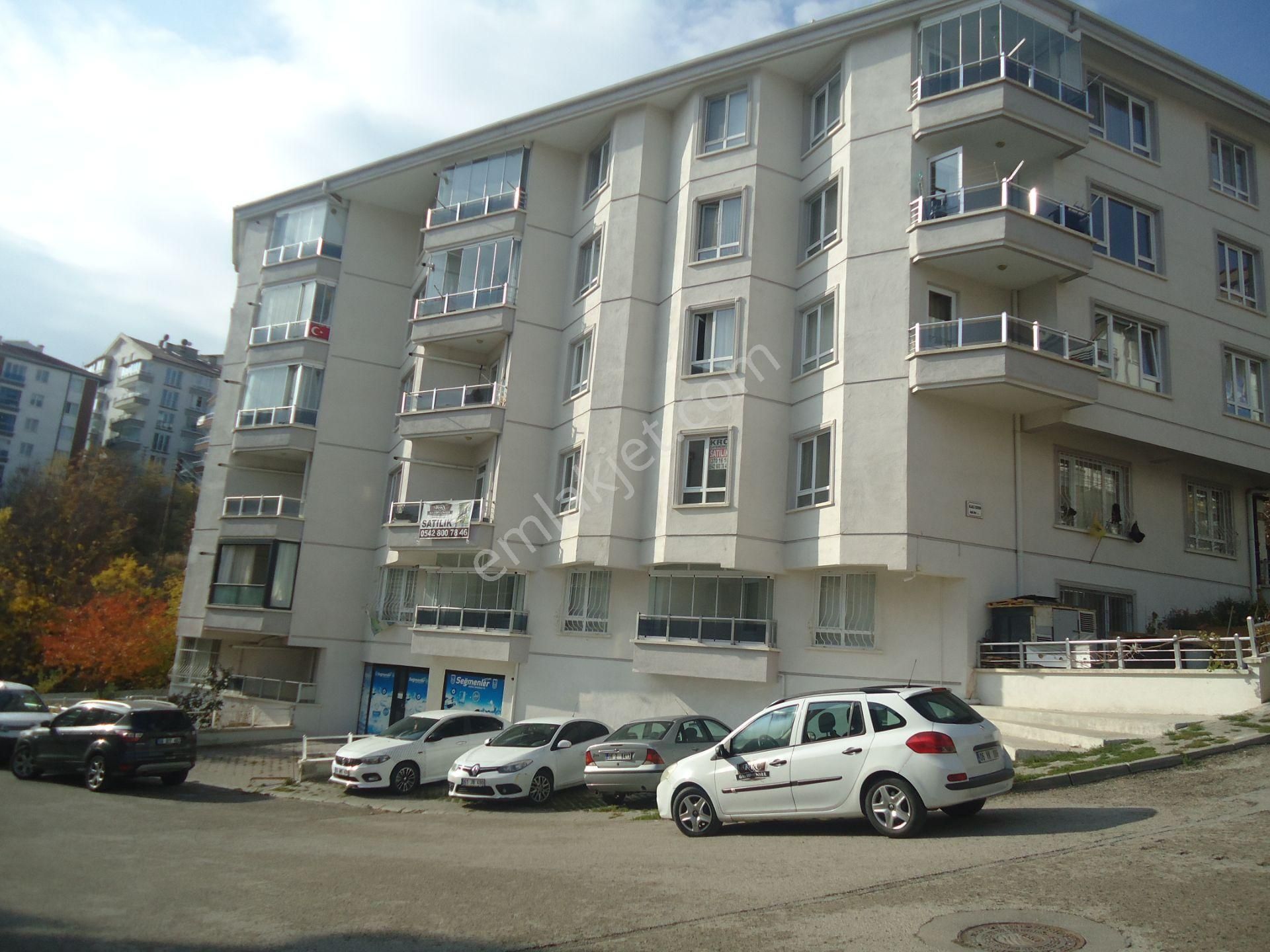 Krc'den Merkezi Konumda Kat Konumda Yüksek Giriş Kiralık 3+1 Daire - Görsel 19