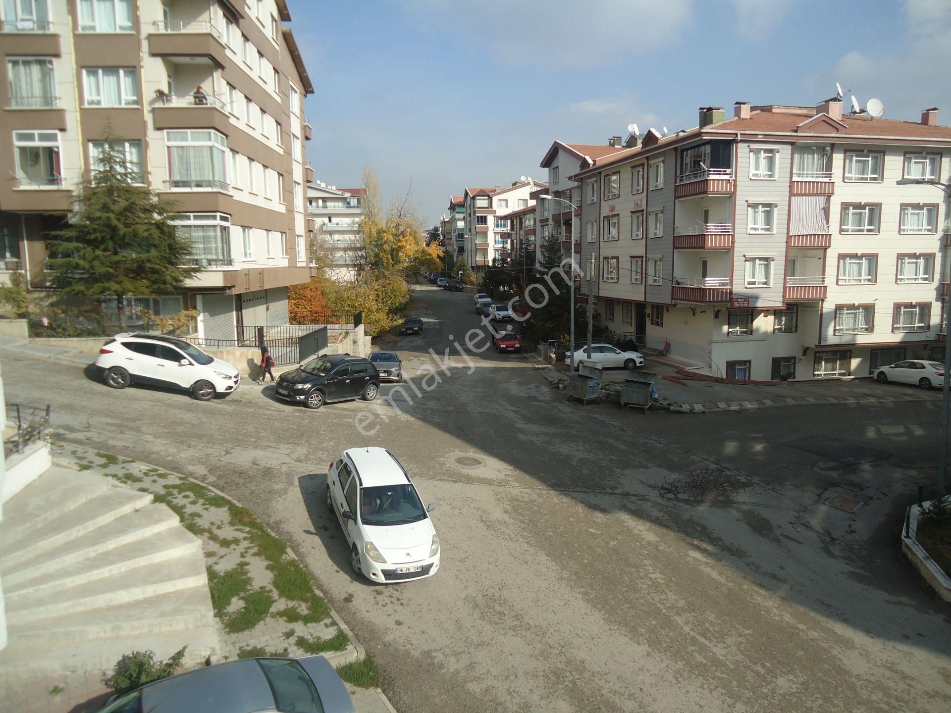 Krc'den Merkezi Konumda Kat Konumda Yüksek Giriş Kiralık 3+1 Daire - Görsel 16