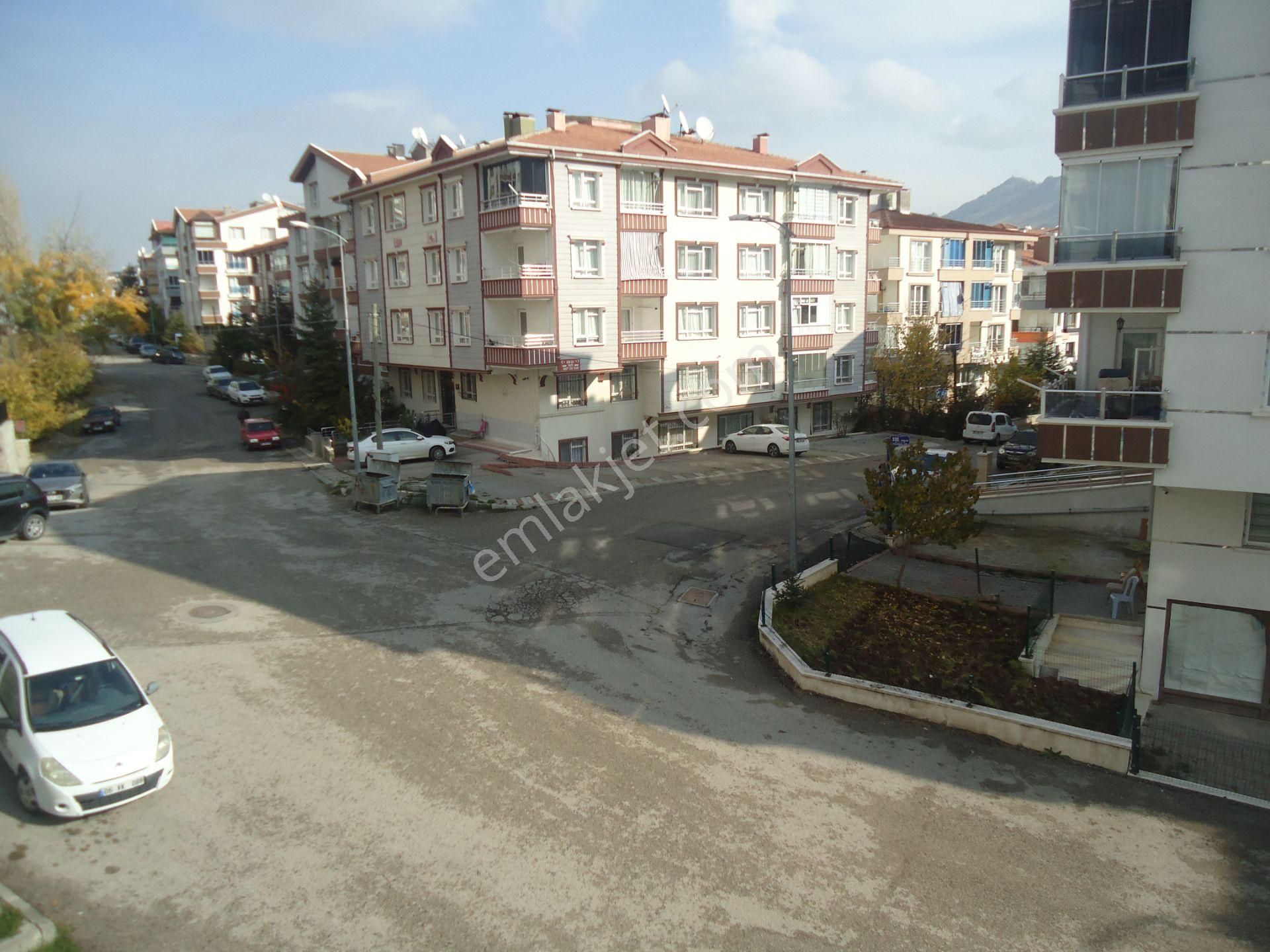 Krc'den Merkezi Konumda Kat Konumda Yüksek Giriş Kiralık 3+1 Daire - Görsel 17