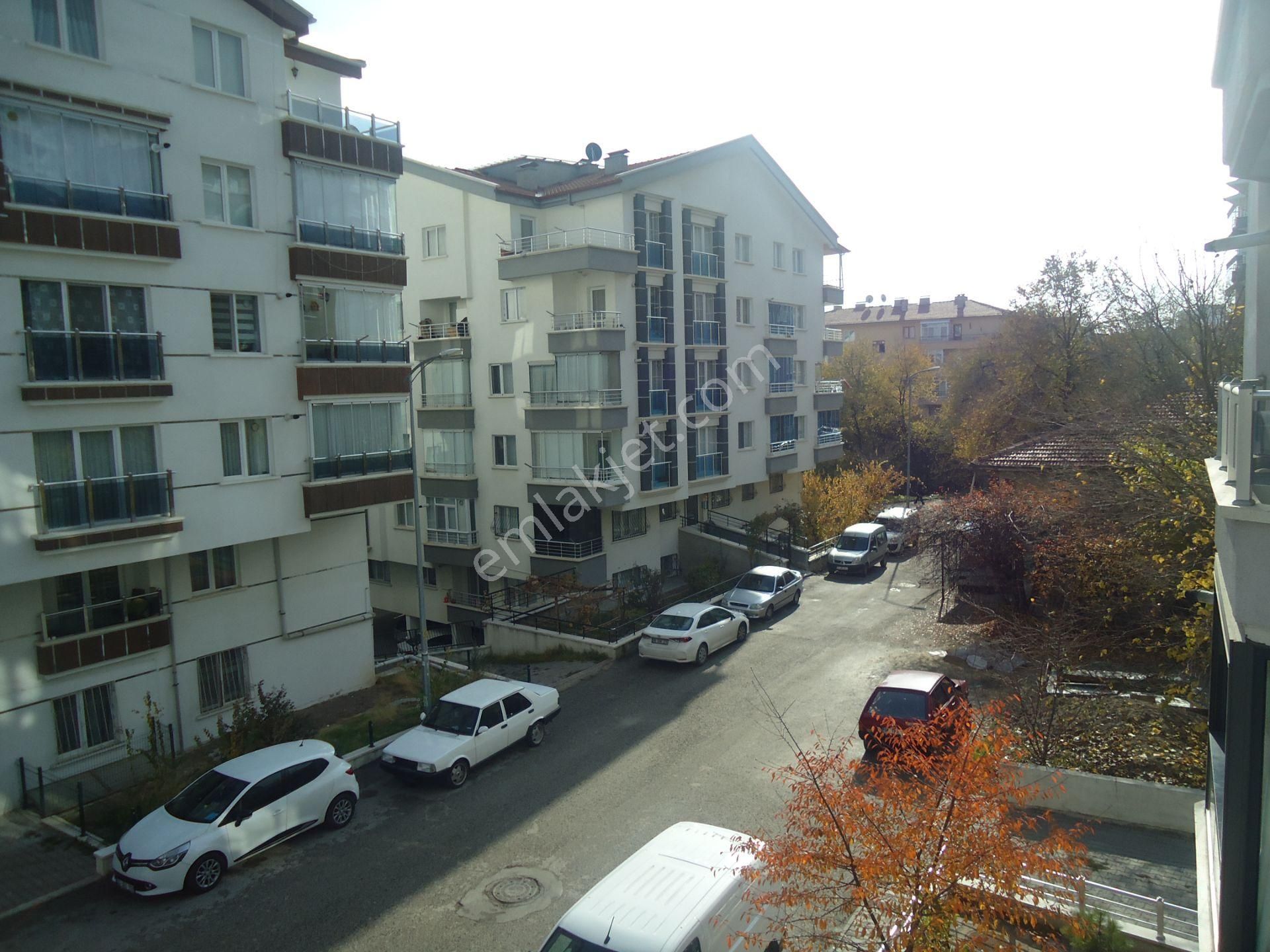 Krc'den Merkezi Konumda Kat Konumda Yüksek Giriş Kiralık 3+1 Daire - Görsel 15