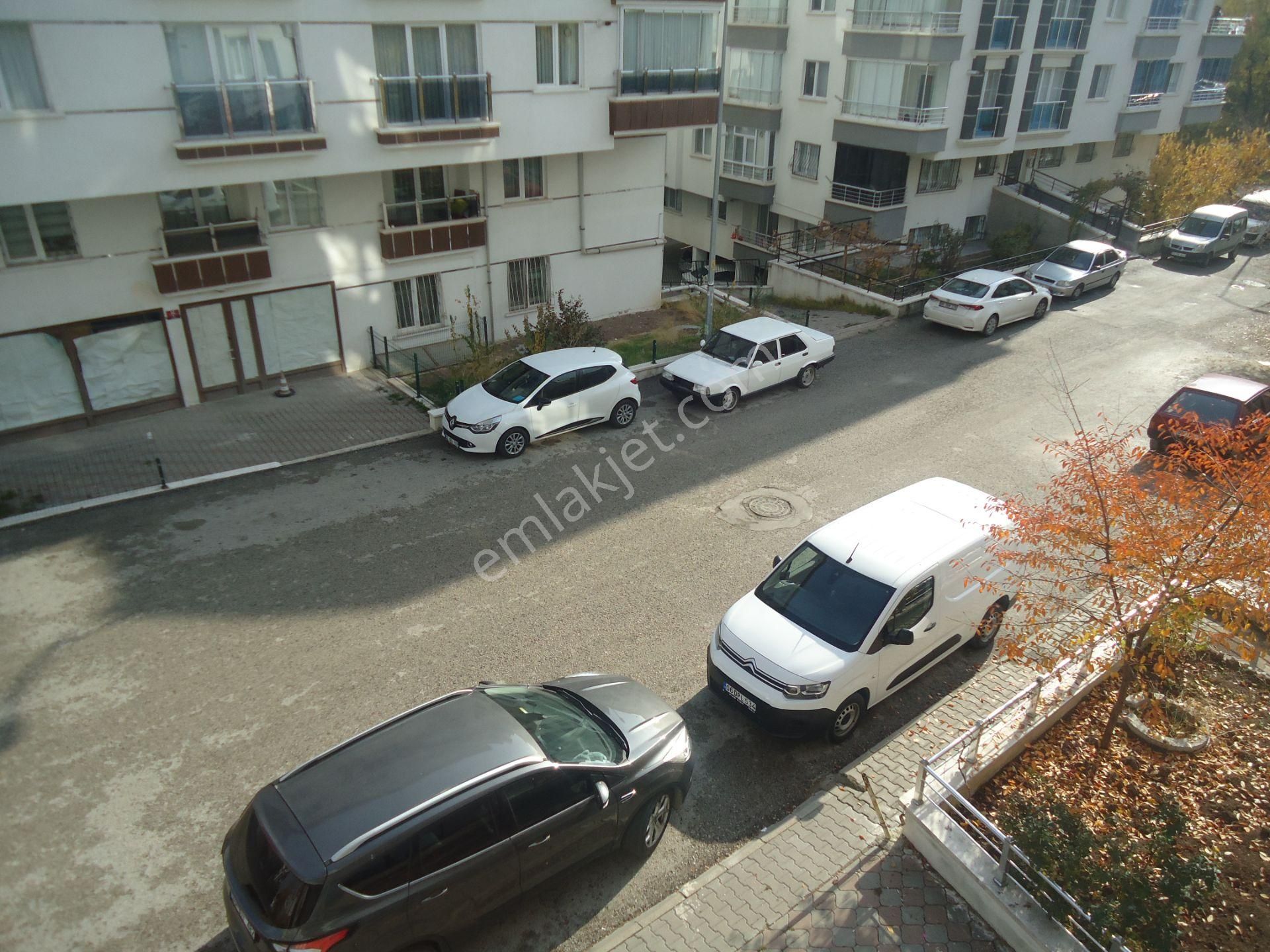 Krc'den Merkezi Konumda Kat Konumda Yüksek Giriş Kiralık 3+1 Daire - Görsel 18