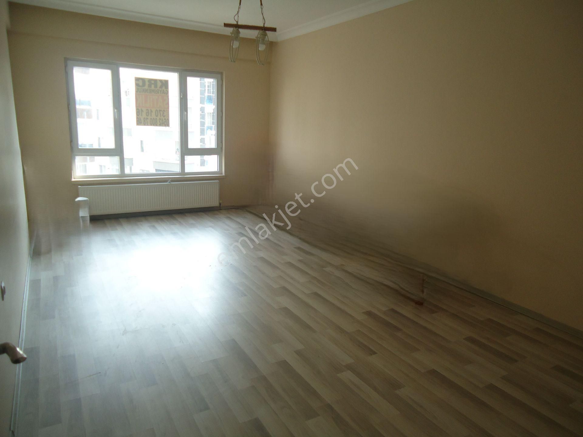Krc'den Merkezi Konumda Kat Konumda Yüksek Giriş Kiralık 3+1 Daire - Görsel 6