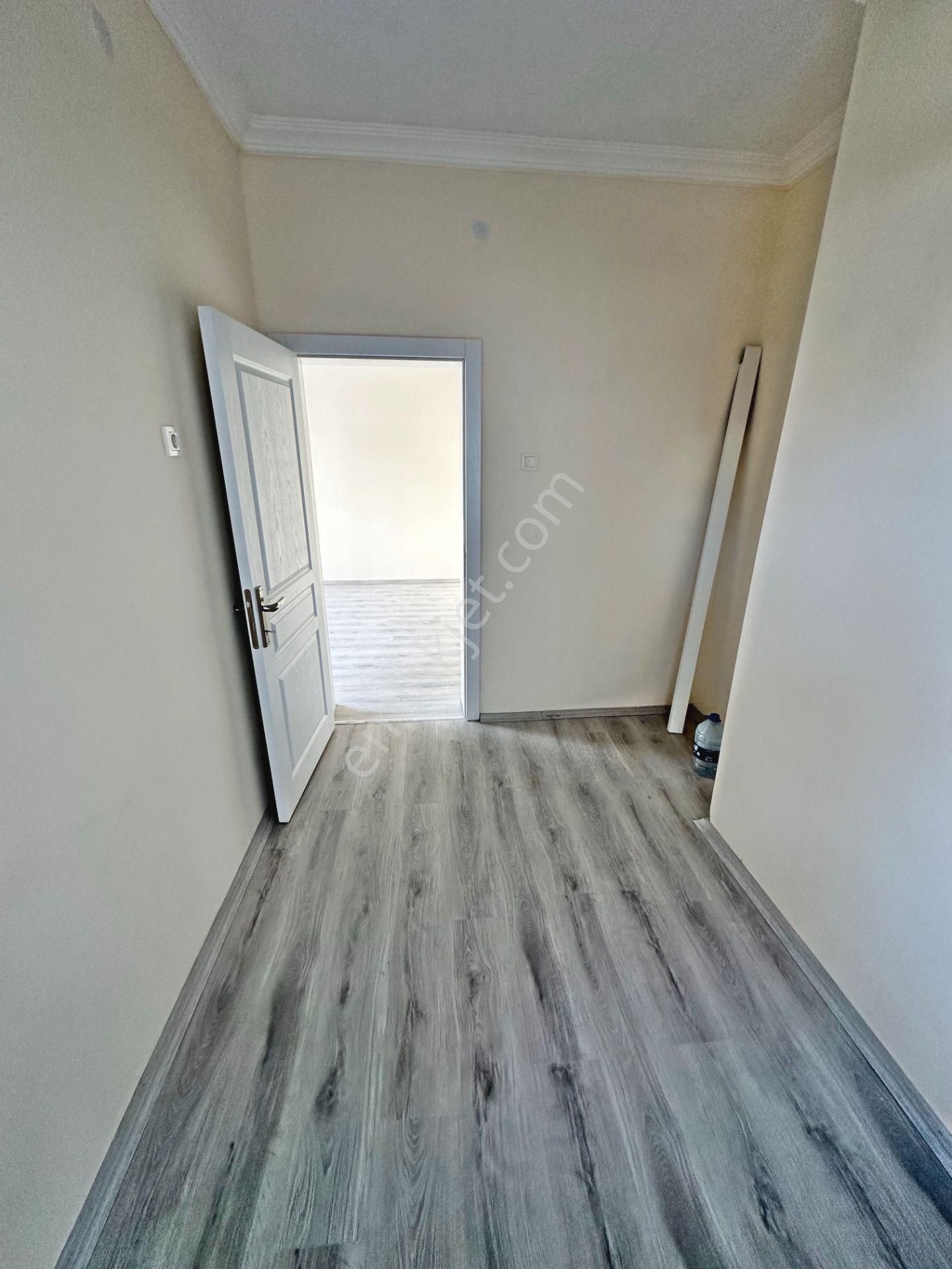 Cebeci Şehitlik Yakınında Ara Katta Ön Cephede Yapılı 3+1 Kiralık Daire - Görsel 8