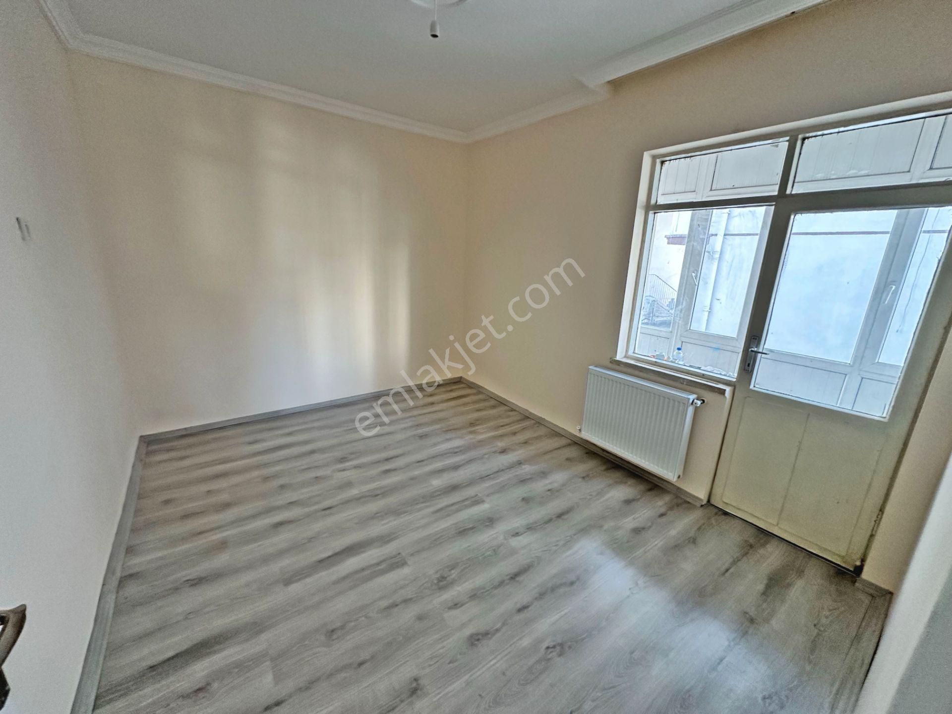Cebeci Şehitlik Yakınında Ara Katta Ön Cephede Yapılı 3+1 Kiralık Daire - Görsel 11